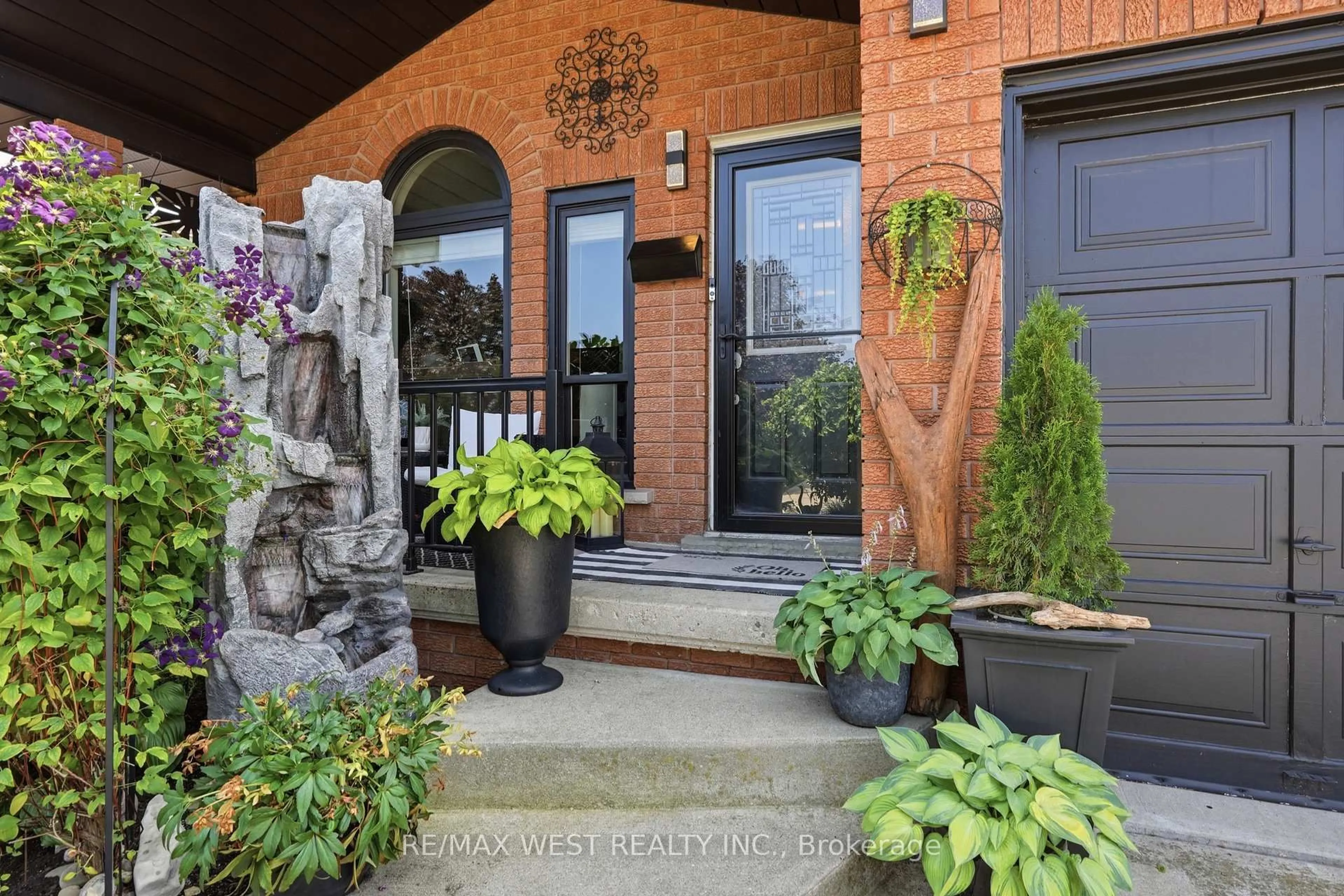 Indoor entryway for 515 Berkindale Dr, Hamilton Ontario L8E 5B7