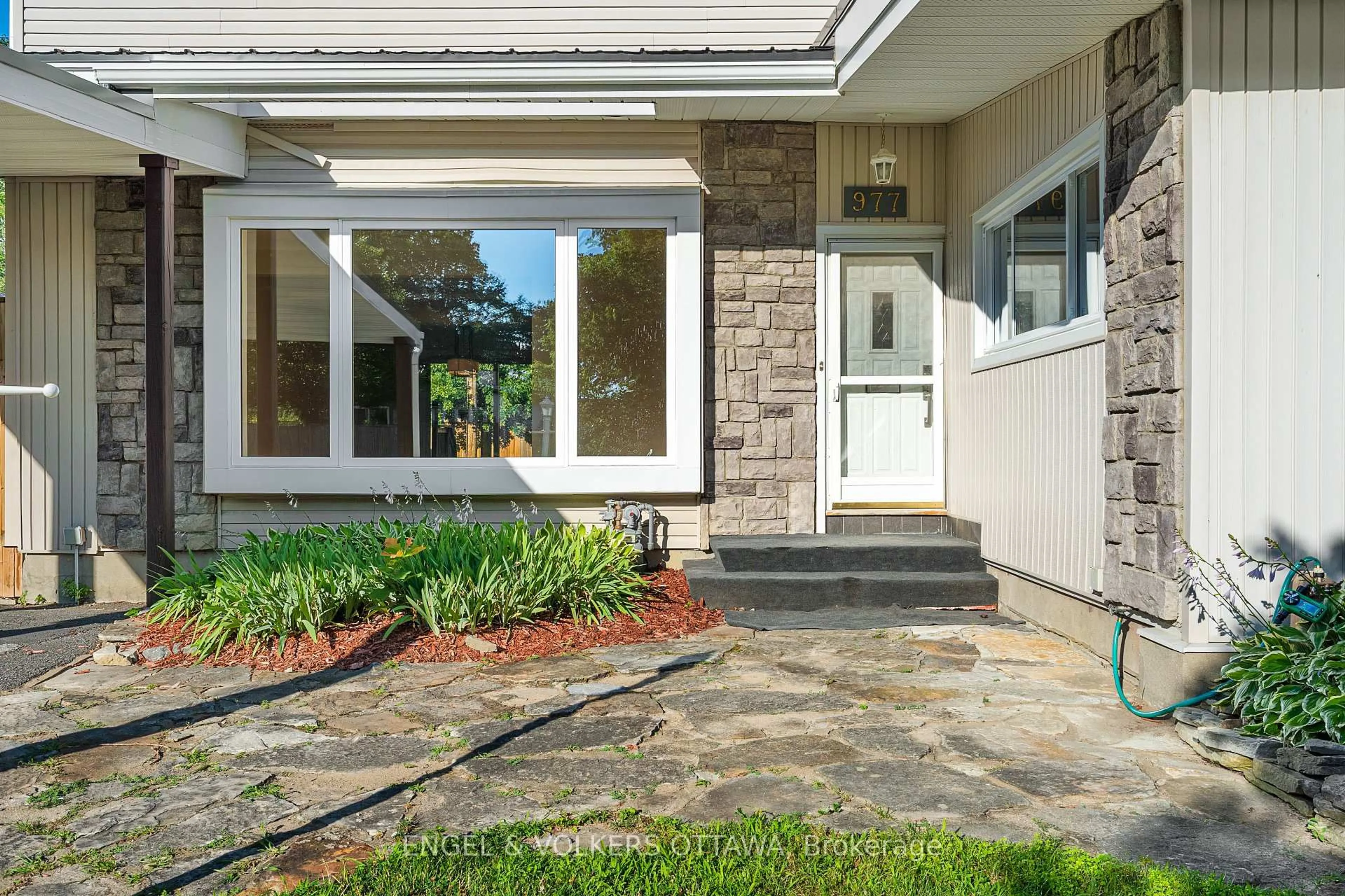 Unknown for 977 Blythdale Rd, Ottawa Ontario K2A 3N9