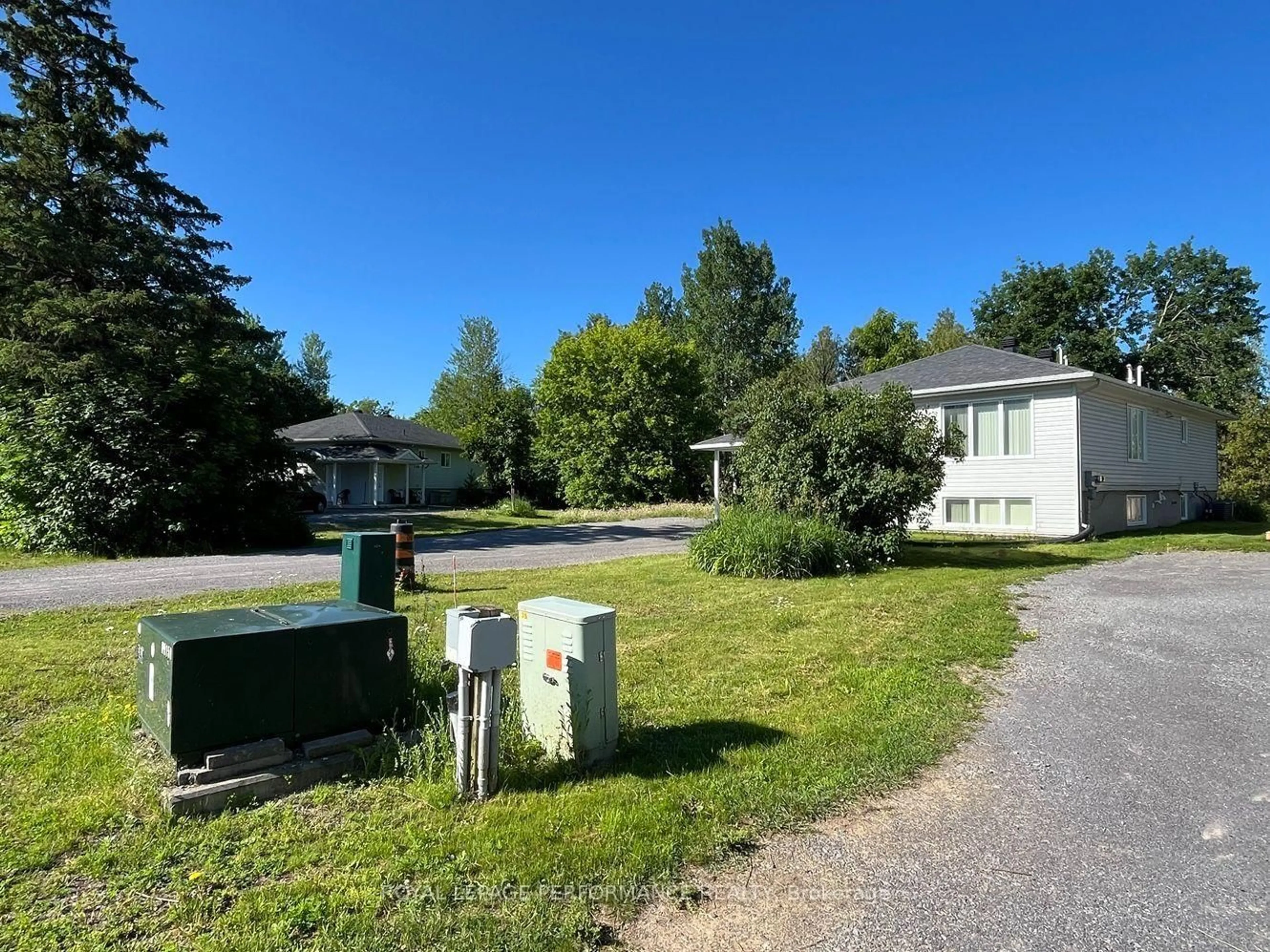 A pic from outside/outdoor area/front of a property/back of a property/a pic from drone, street for 37 and 35A Cloverloft Crt, Stittsville Ontario K2S 1T3