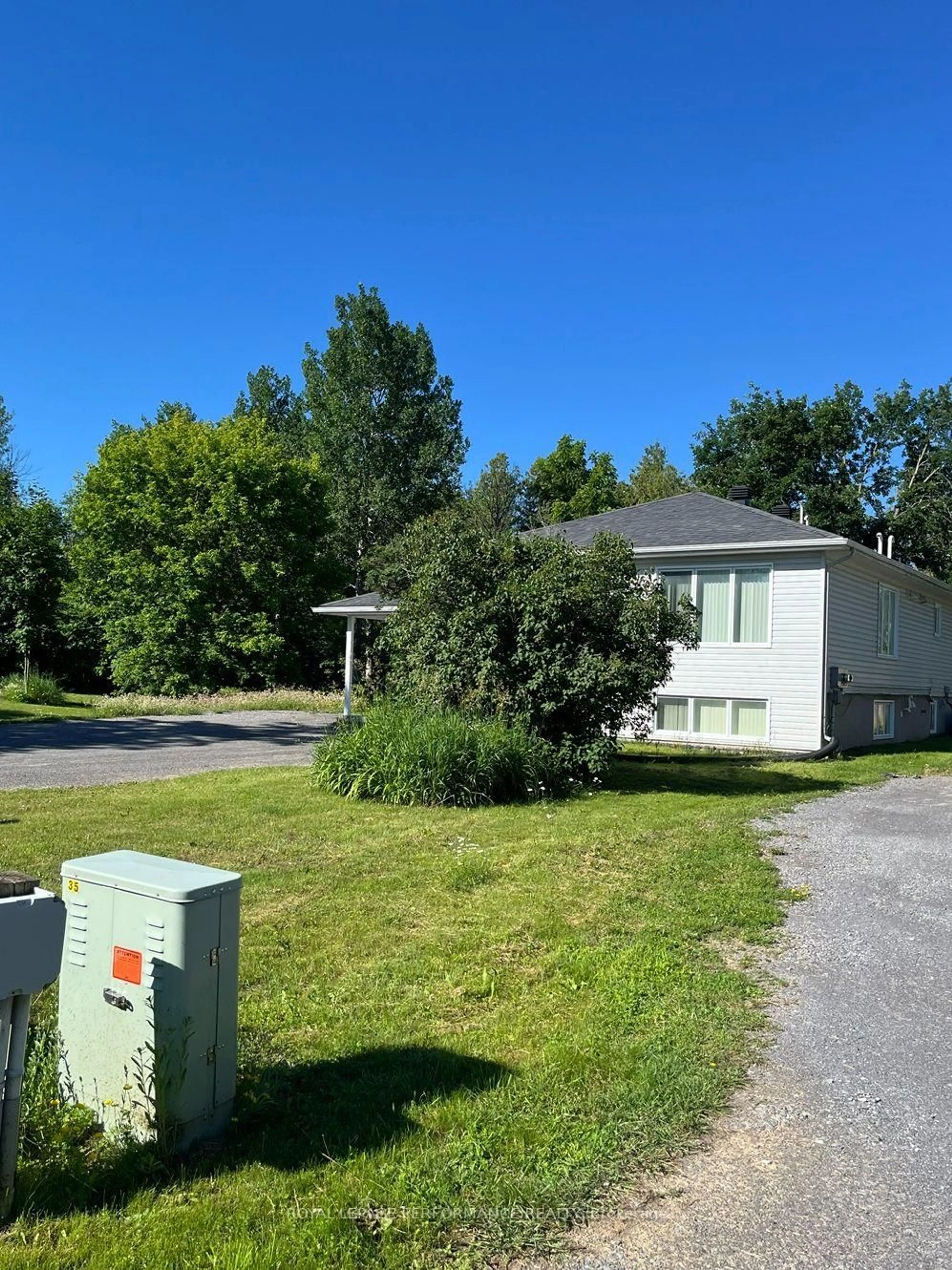 A pic from outside/outdoor area/front of a property/back of a property/a pic from drone, street for 37 and 35A Cloverloft Crt, Stittsville Ontario K2S 1T3