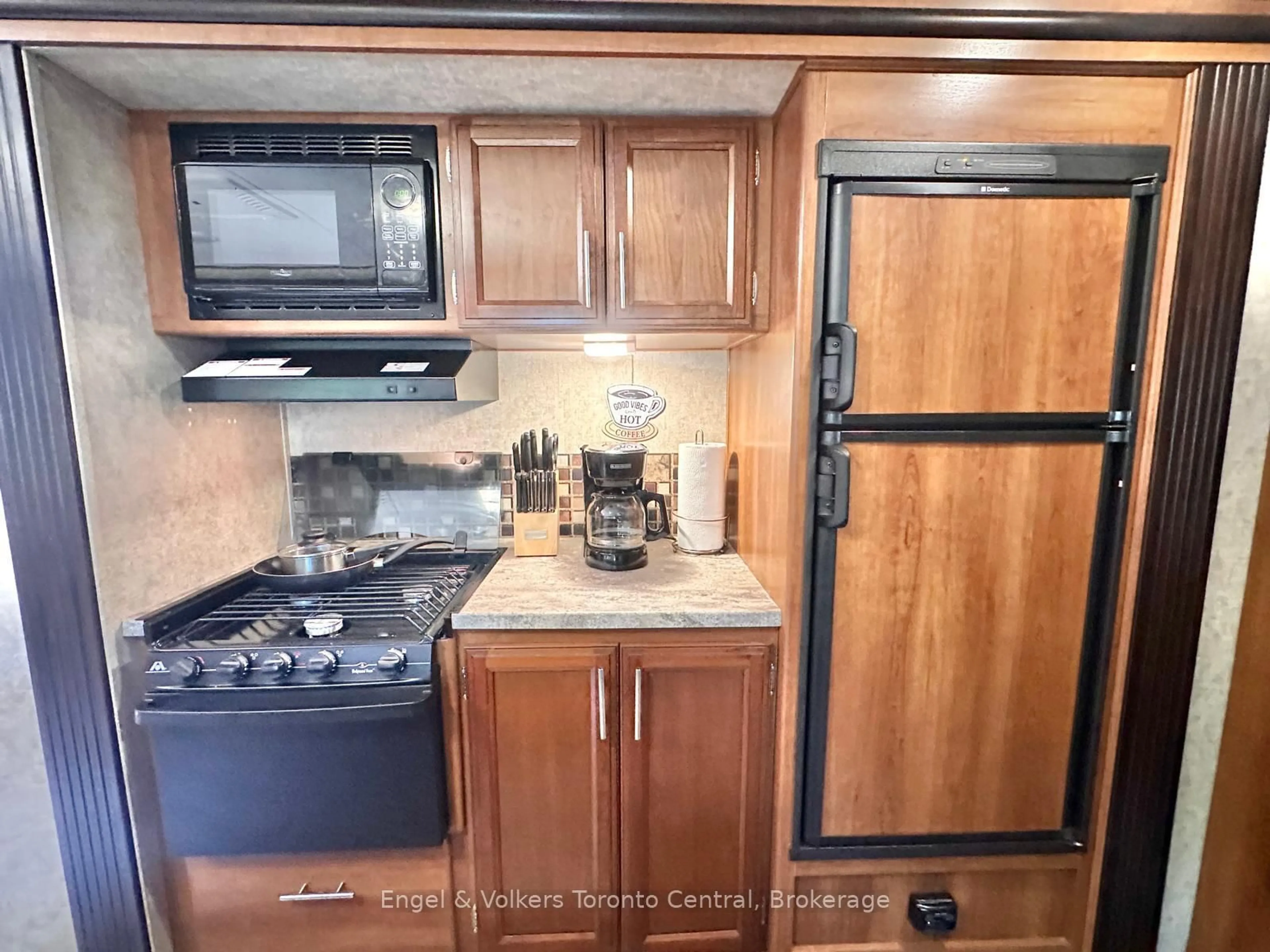Standard kitchen, unknown for 7489 SIDERAOD 5 E #H 15, Wellington North Ontario N0G 2L0