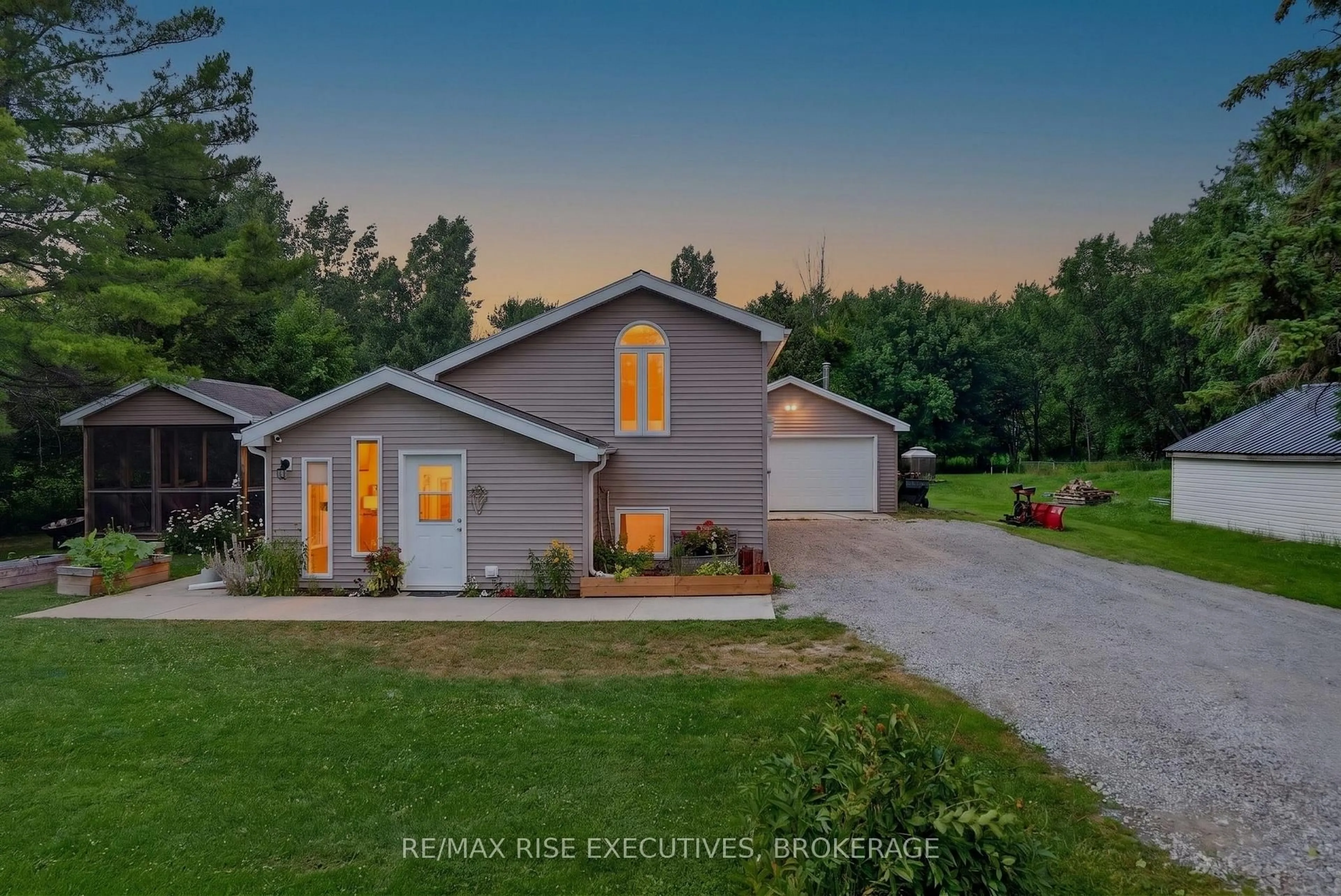 A pic from outside/outdoor area/front of a property/back of a property/a pic from drone, street for 2990 Rutledge Rd, Sydenham Ontario K0H 2T0