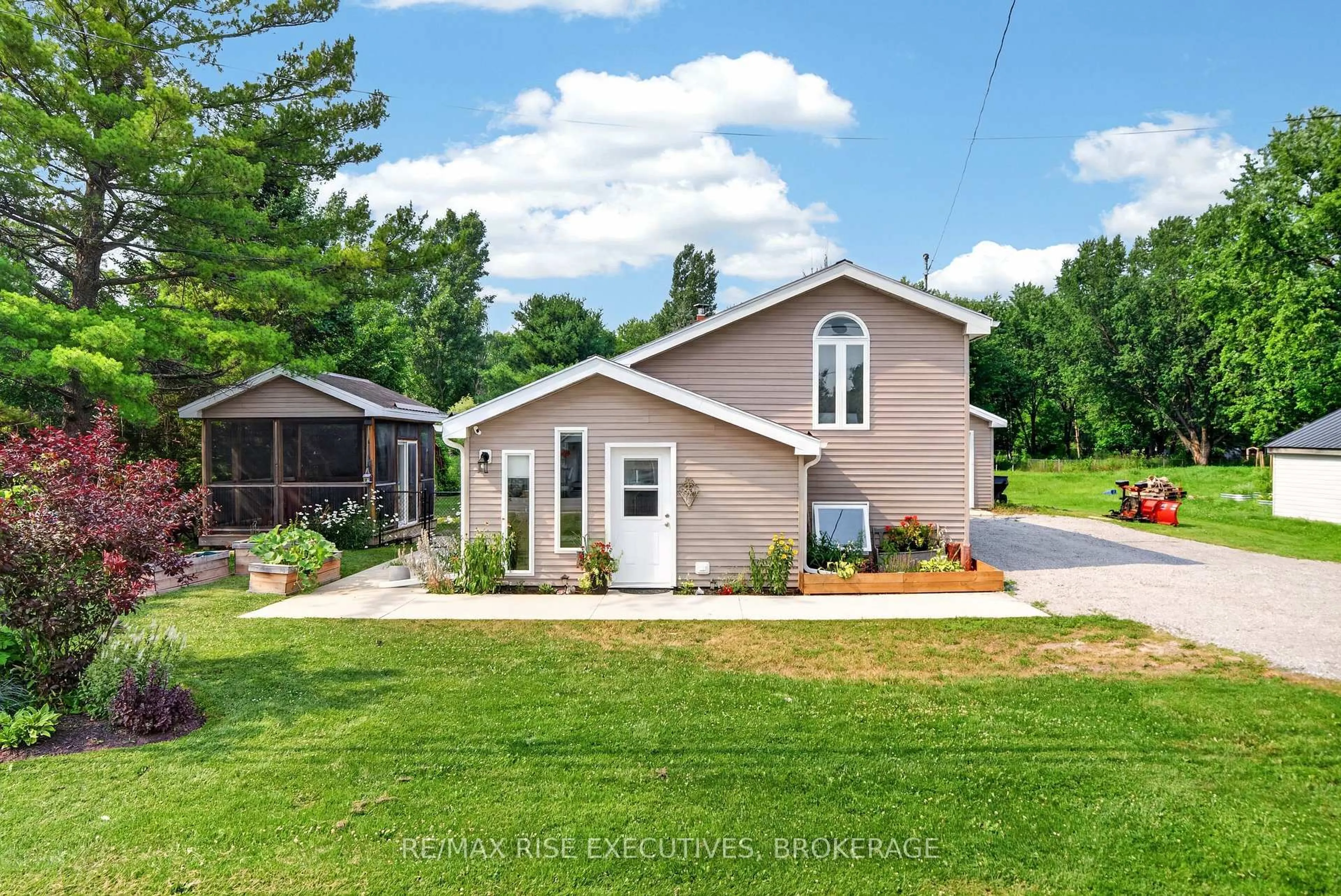 A pic from outside/outdoor area/front of a property/back of a property/a pic from drone, water/lake/river/ocean view for 2990 Rutledge Rd, Sydenham Ontario K0H 2T0