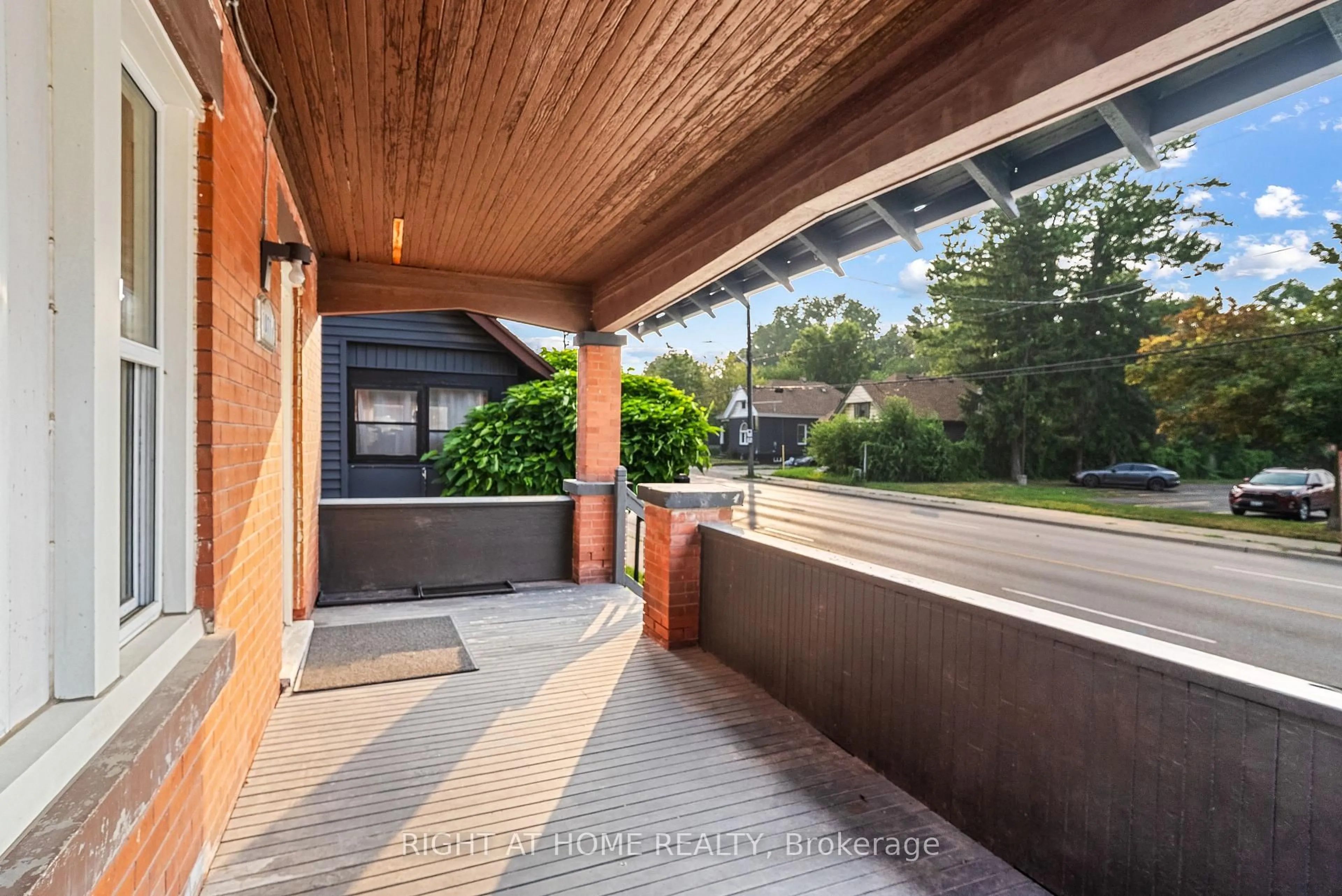 Unknown for 1071.5 Florence St, London East Ontario N5W 2M7