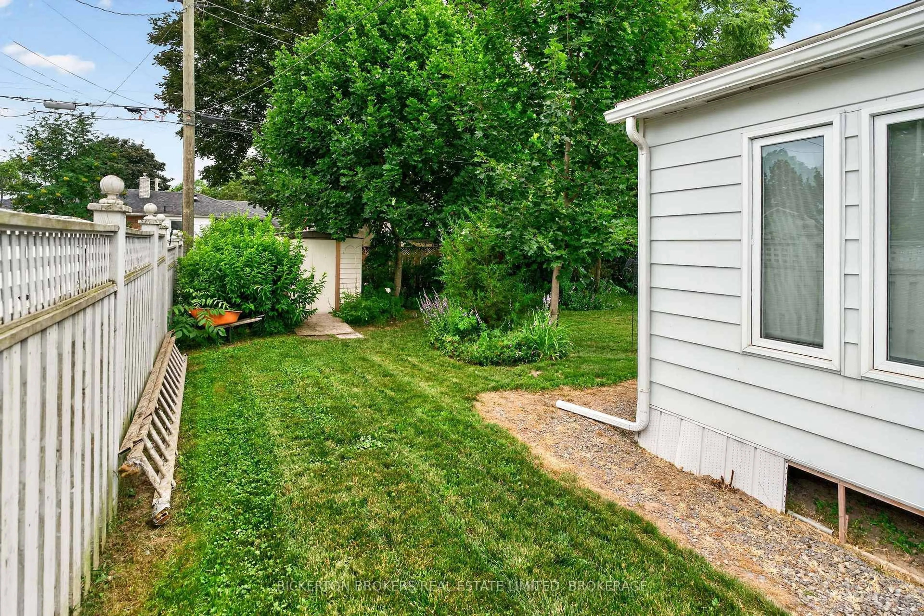 Patio, street for 160 Elmwood Dr, Gananoque Ontario K7G 1N9