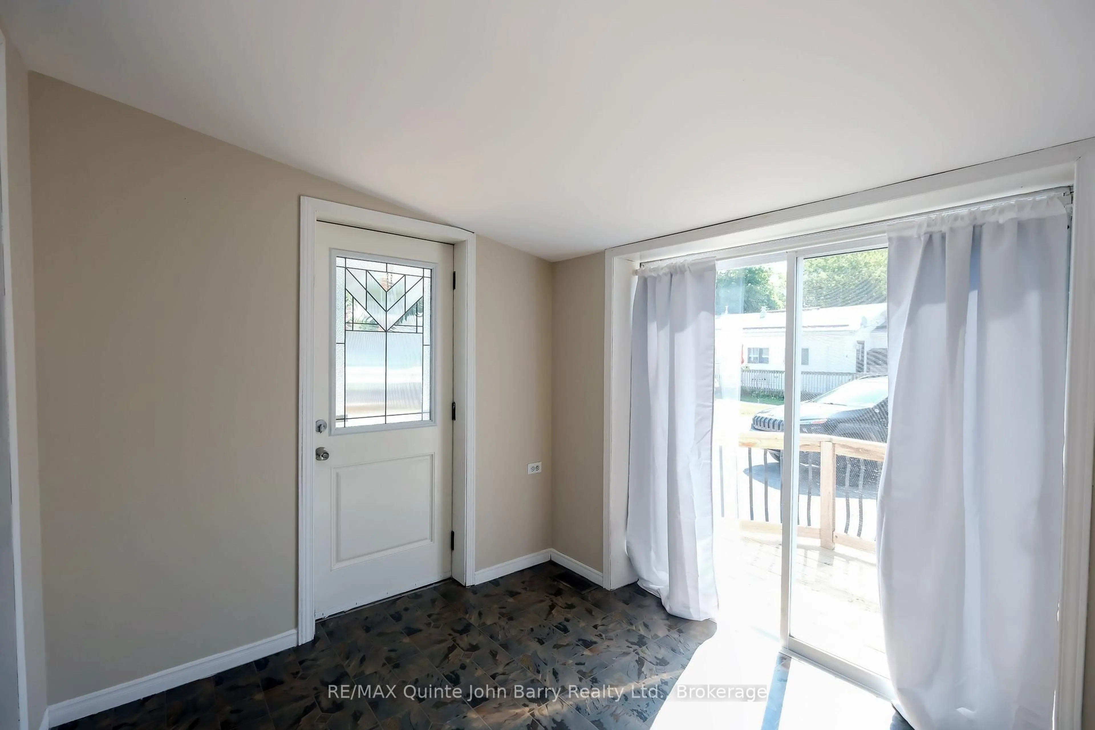 Indoor entryway for 63 Whites Rd #54, Trenton Ontario K8V 5P8