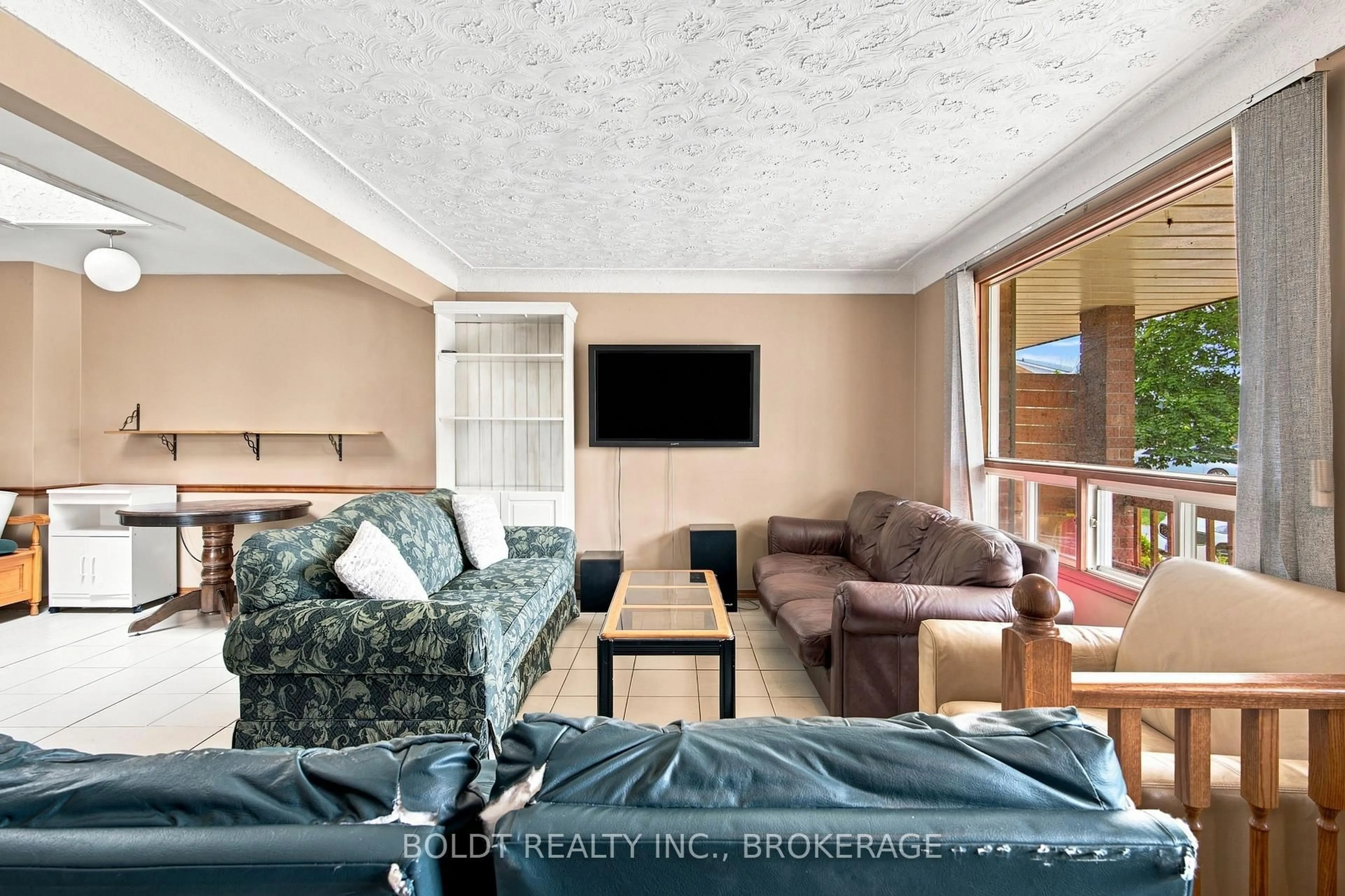 Living room with furniture, unknown for 44 Culligan Cres, Thorold Ontario L2V 4P1