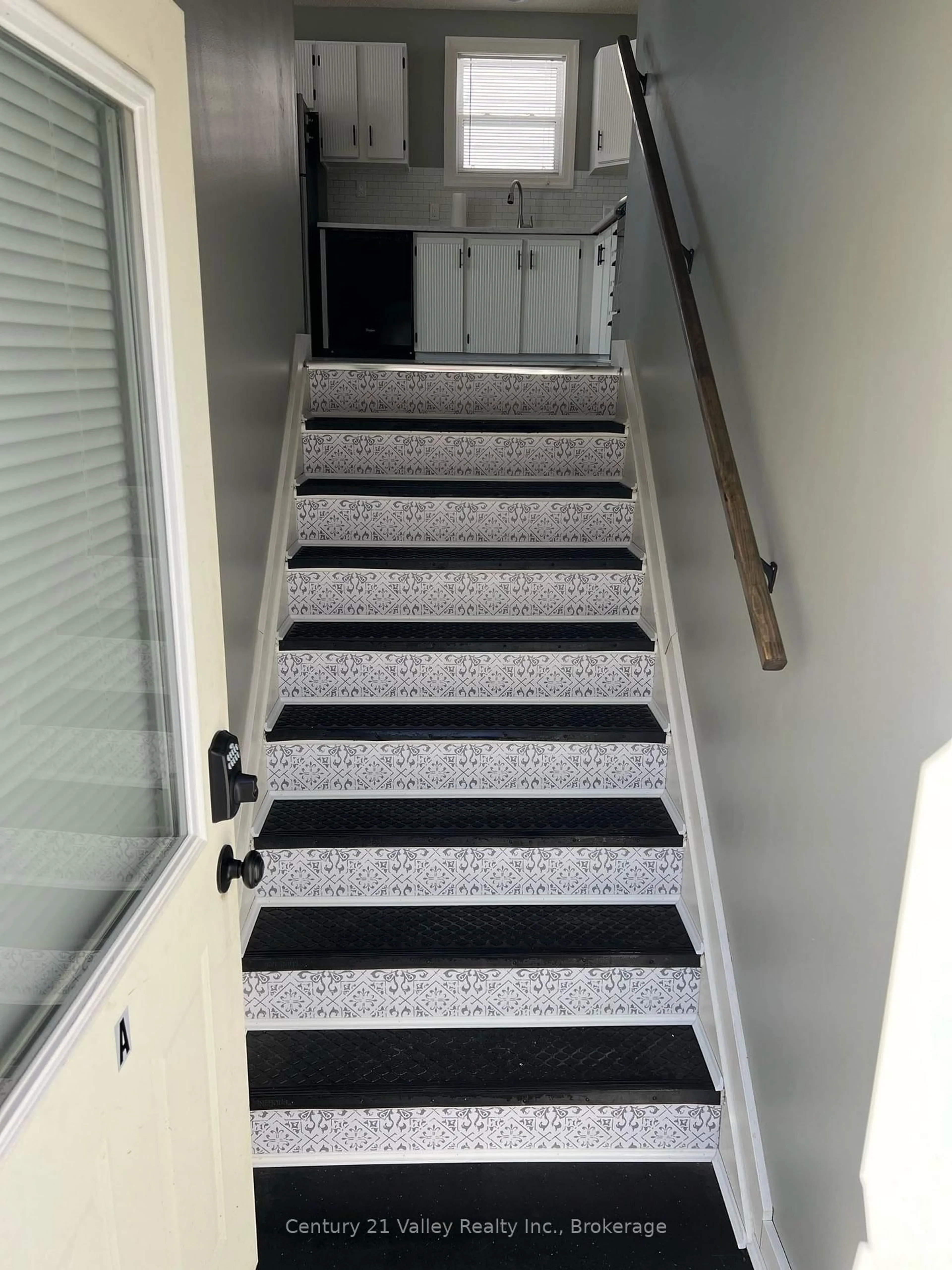Stairs for 689 Fourth St, Renfrew Ontario K7V 1H2
