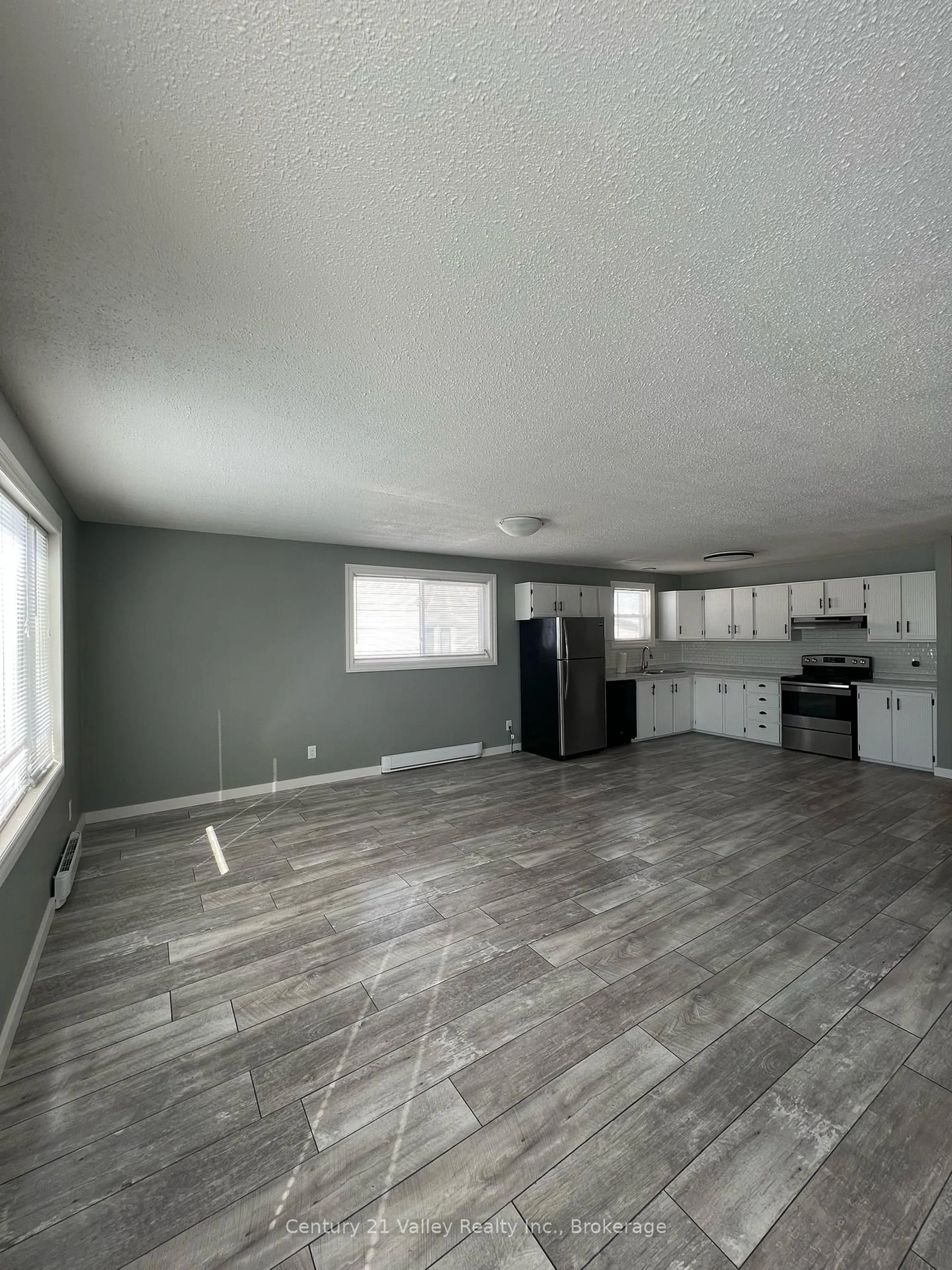 A pic of a room for 689 Fourth St, Renfrew Ontario K7V 1H2