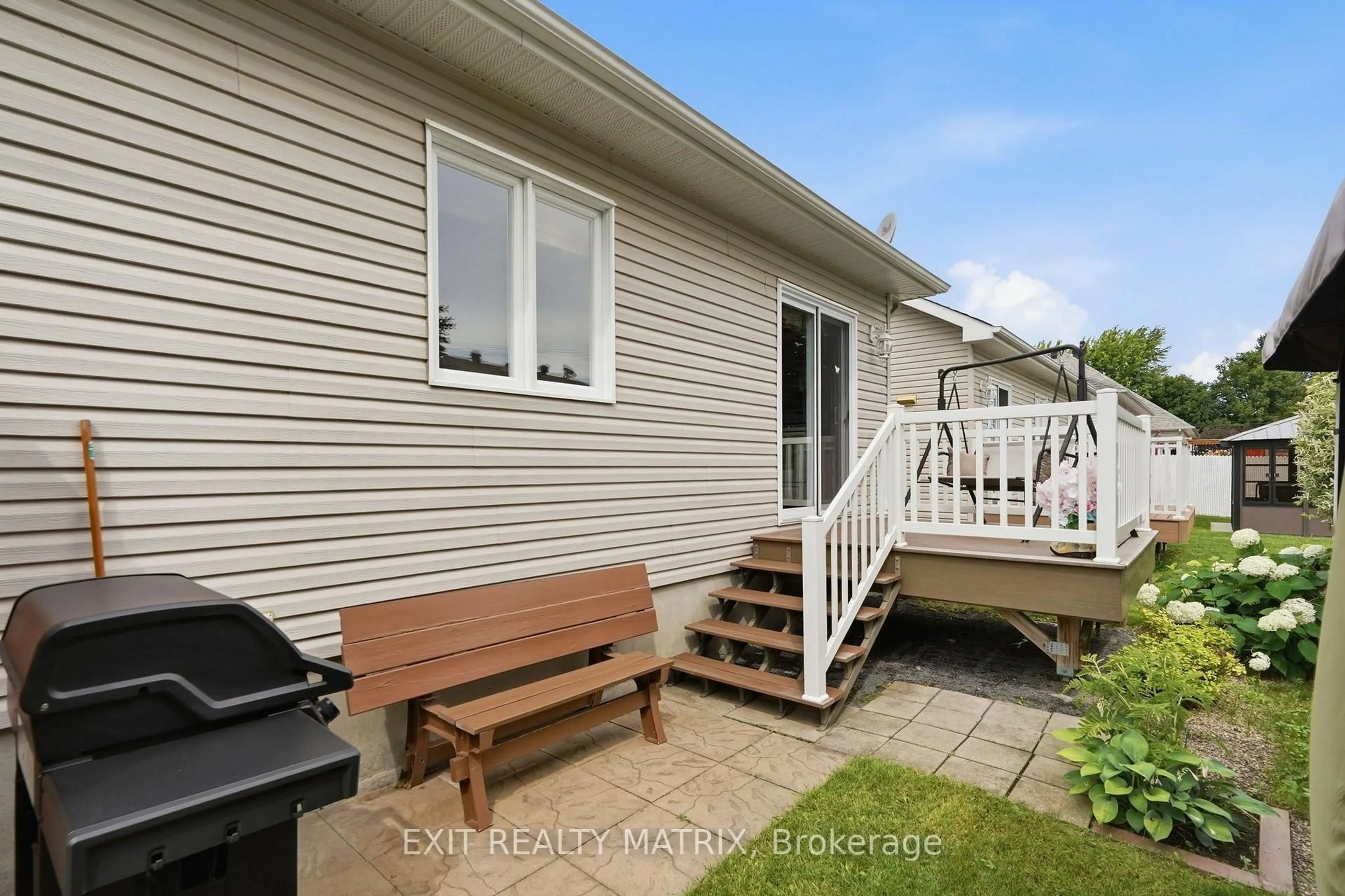 Patio, street for 662 Des Erables Prom, Casselman Ontario K0A 1M0
