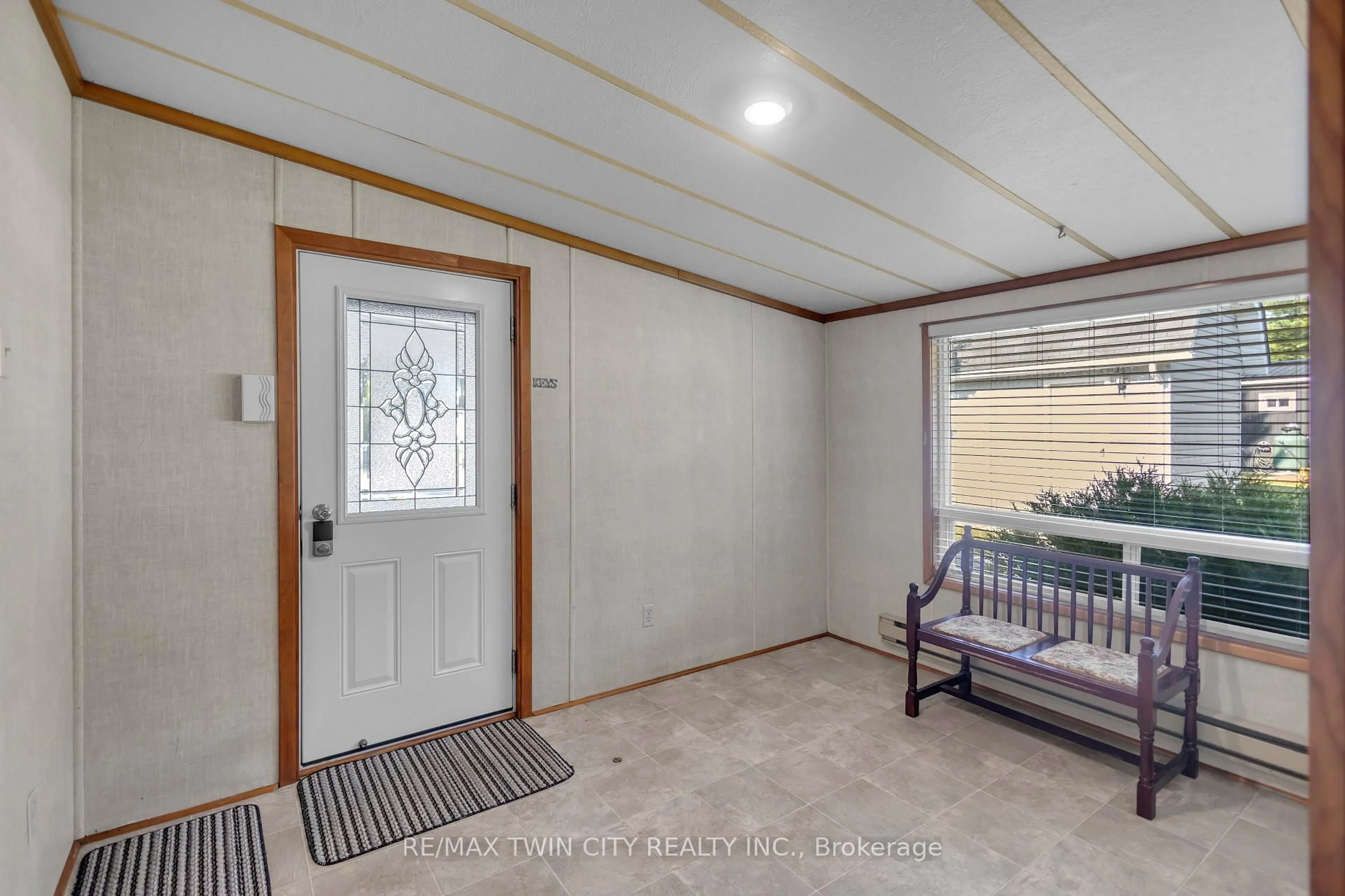Indoor entryway for 673 Brant Waterloo Rd #505, North Dumfries Ontario N0B 1E0