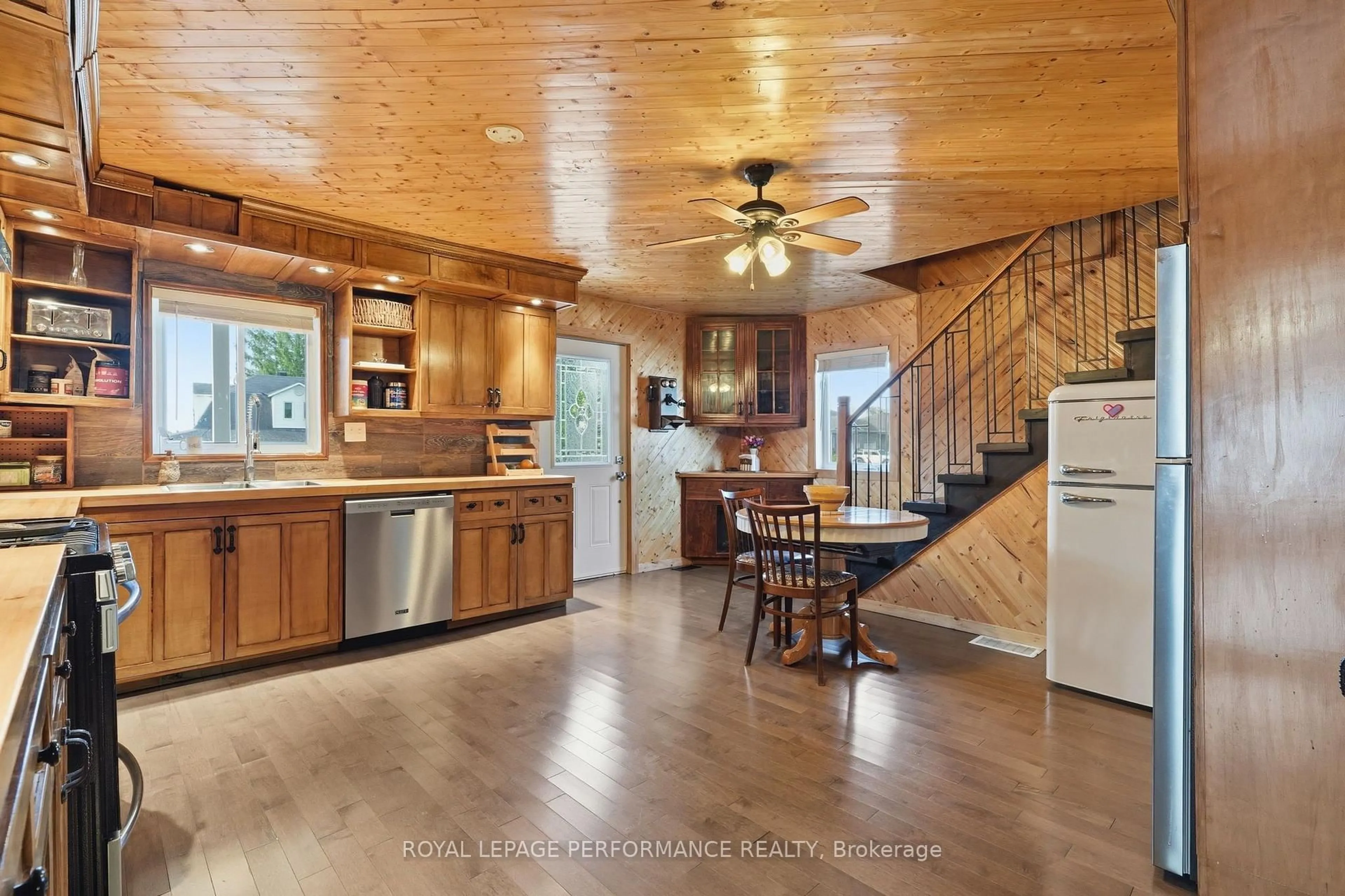 Open concept kitchen, unknown for 770 Station St, Alfred and Plantagenet Ontario K0B 1L0