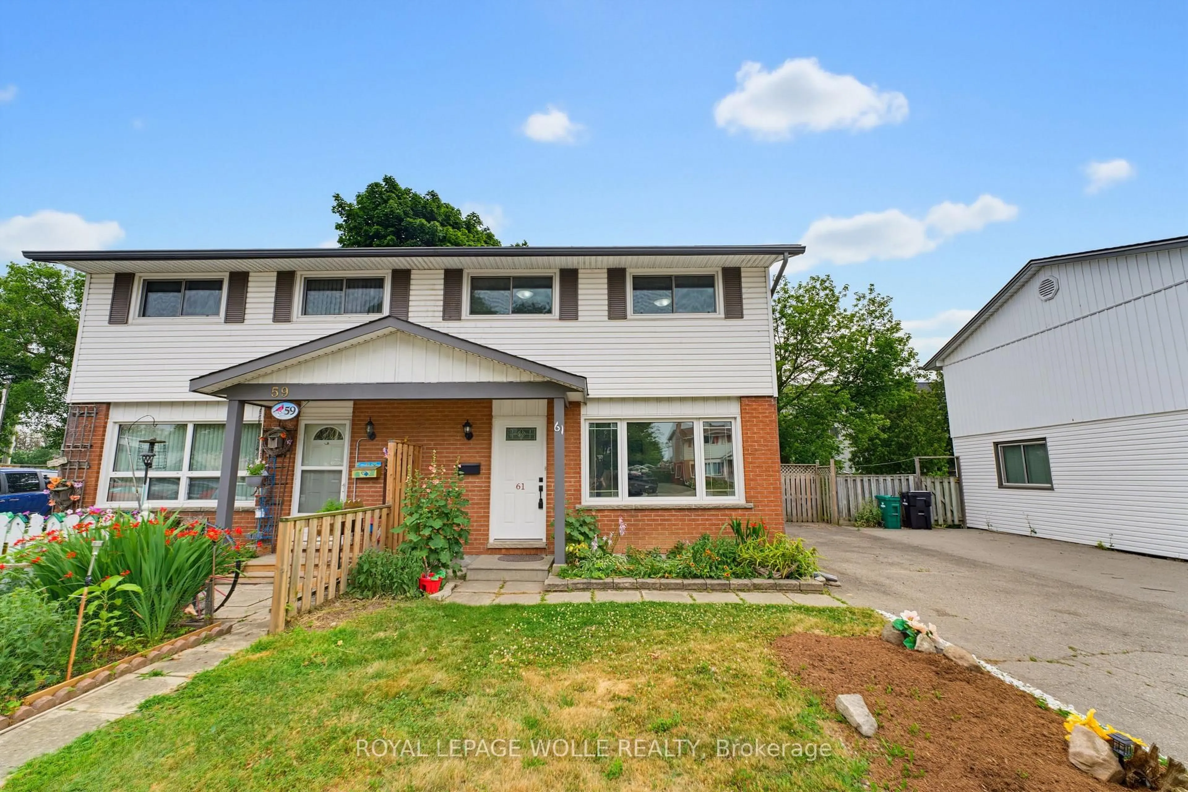 A pic from outside/outdoor area/front of a property/back of a property/a pic from drone, street for 61 Balfour Cres, Kitchener Ontario N2C 1Z6