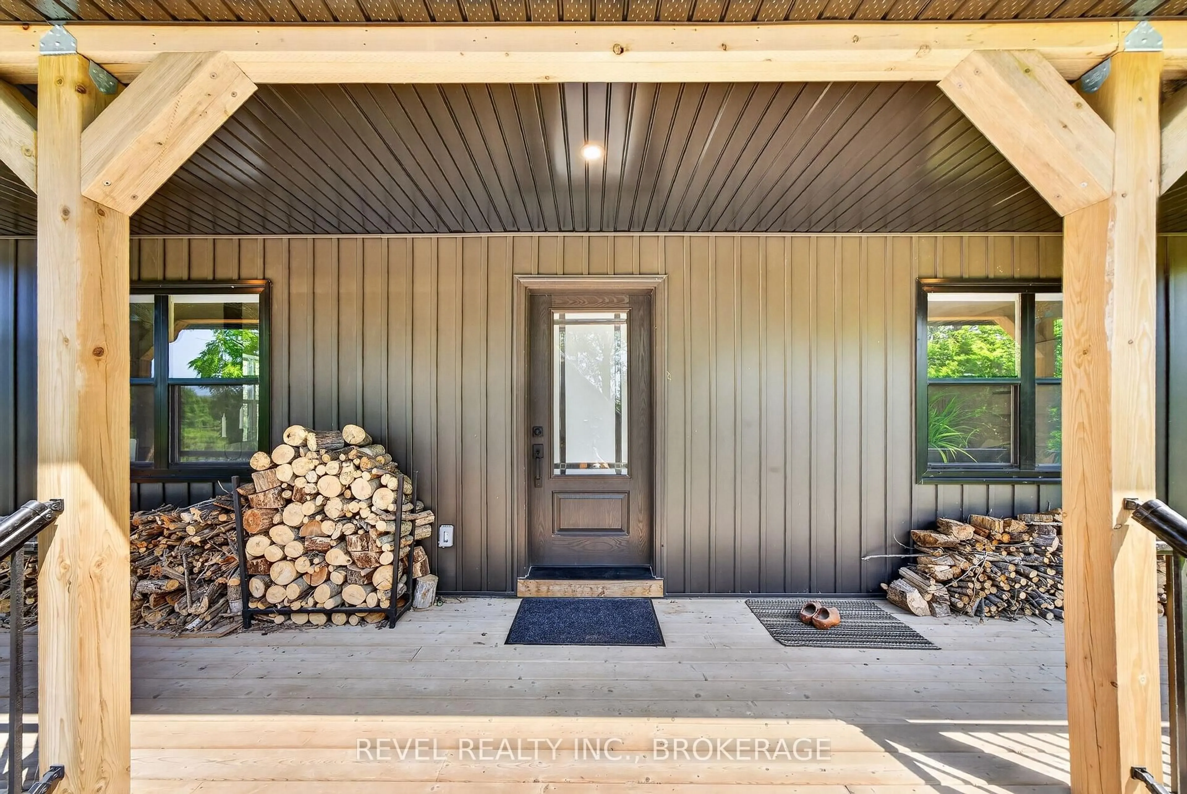 Indoor entryway for 106 Long Point Rd, Leeds and the Thousand Islands Ontario K0E 1N0