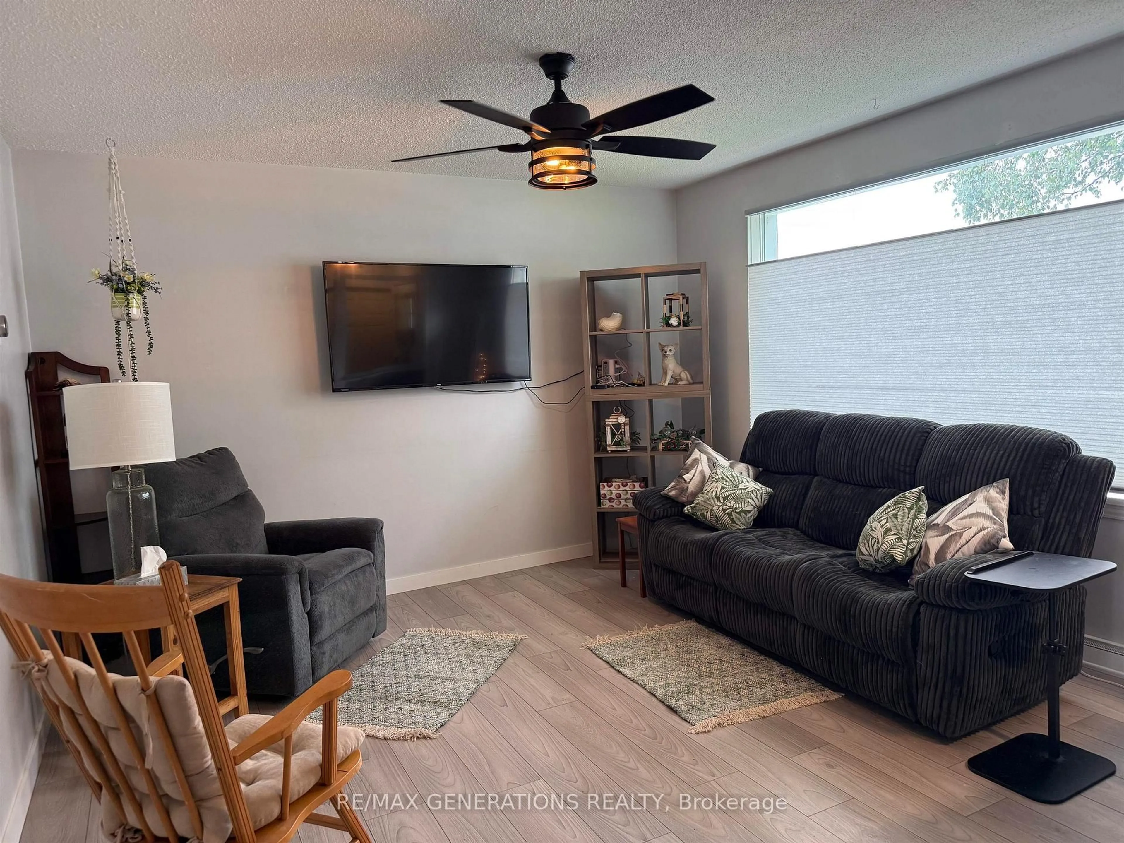 Living room with furniture, unknown for 2613 ISABELLA St, Thunder Bay Ontario P7E 5C9