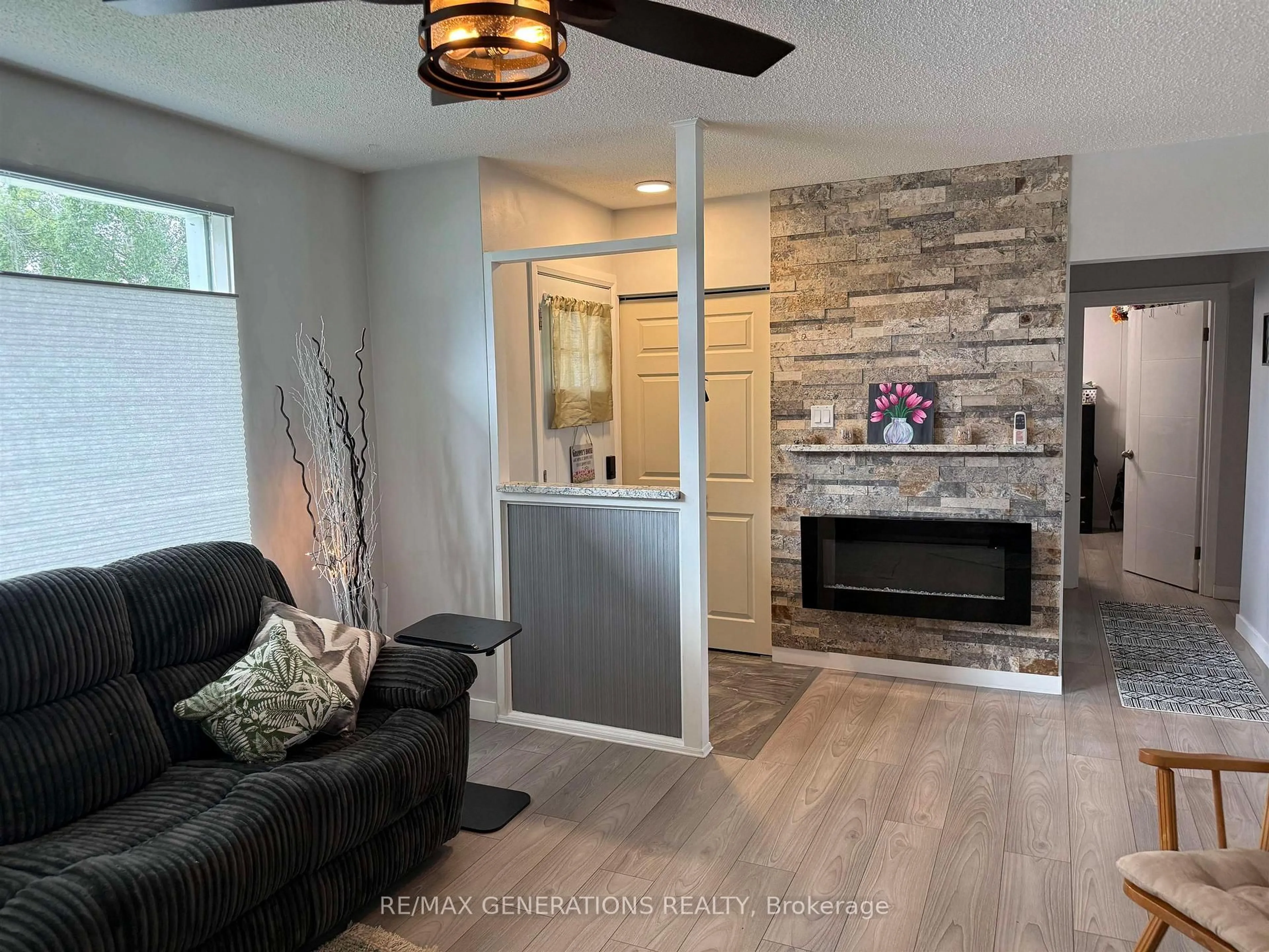 Indoor entryway for 2613 ISABELLA St, Thunder Bay Ontario P7E 5C9