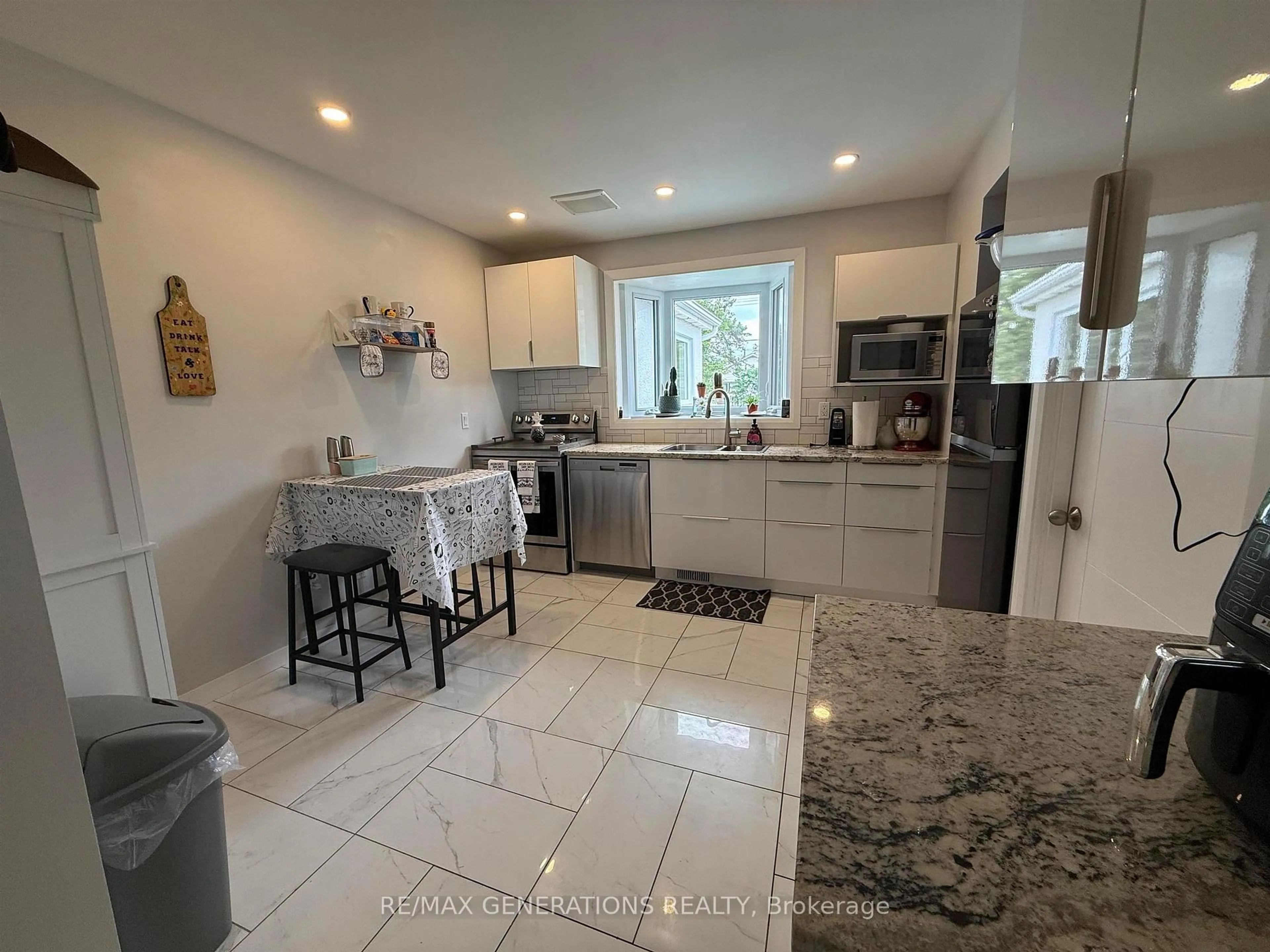 Open concept kitchen, ceramic/tile floor for 2613 ISABELLA St, Thunder Bay Ontario P7E 5C9