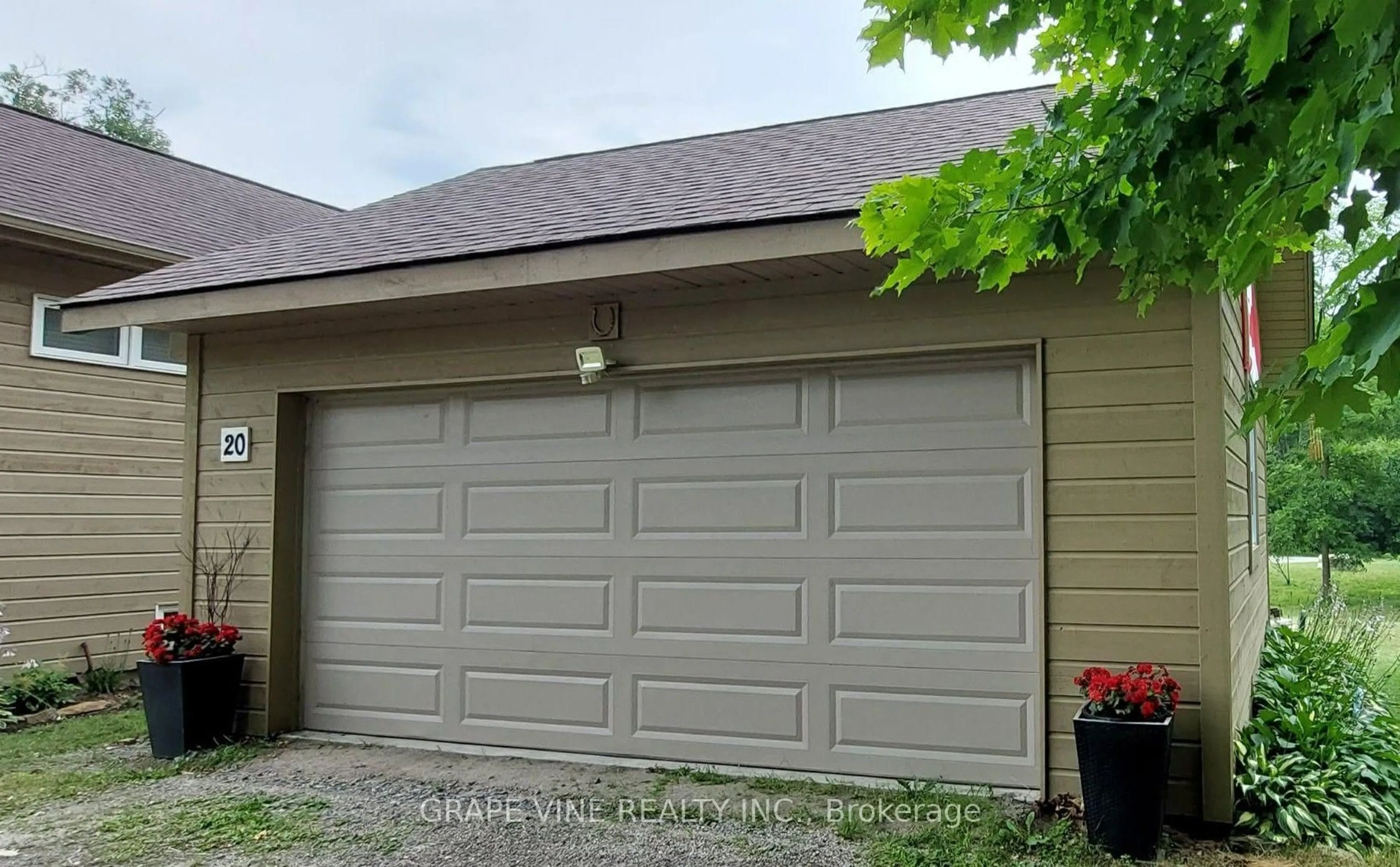 Indoor garage for 20 Bay St, Rideau Lakes Ontario K0G 1P0