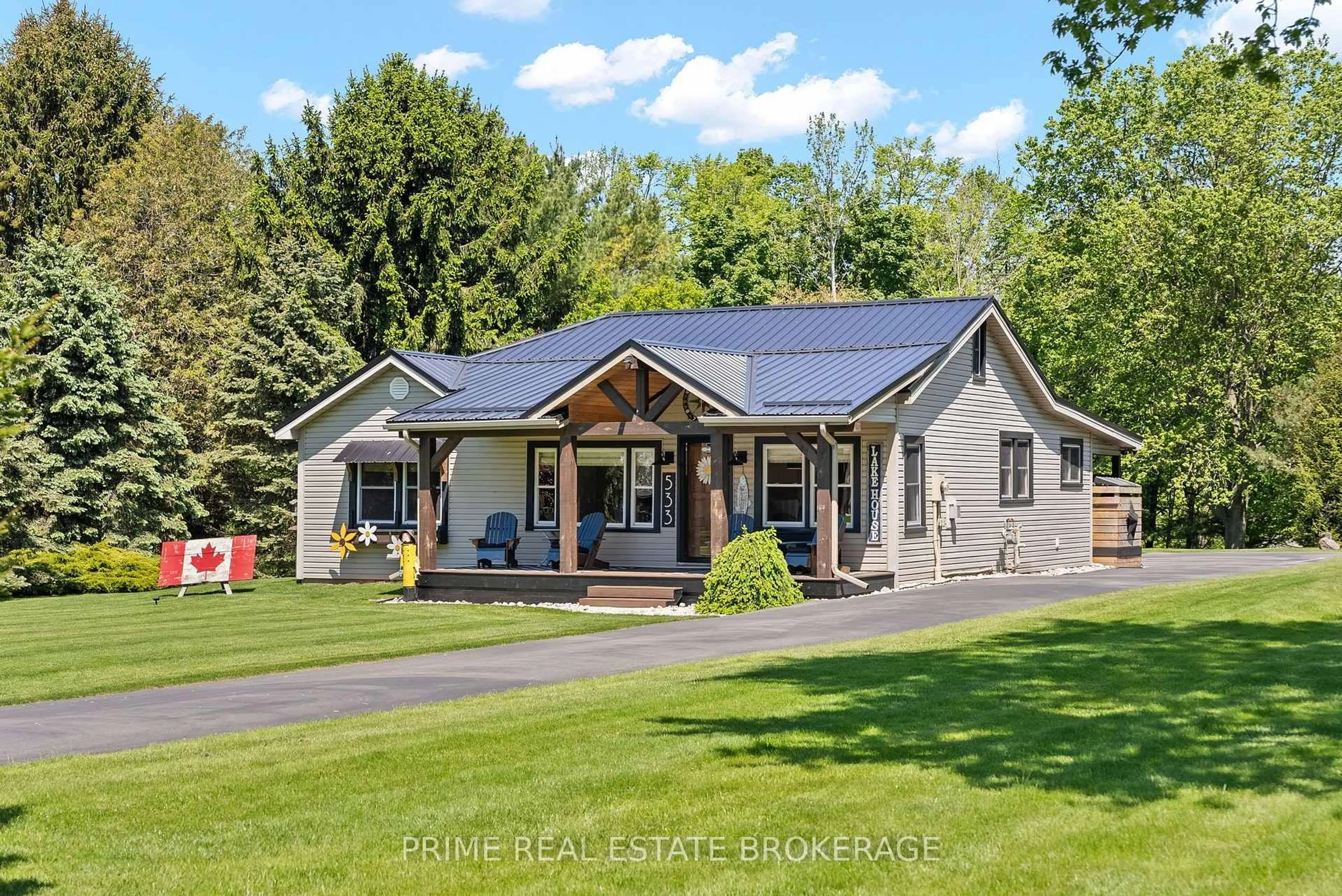 Home with vinyl exterior material, street for 533 George St, Central Elgin Ontario N5L 1H3