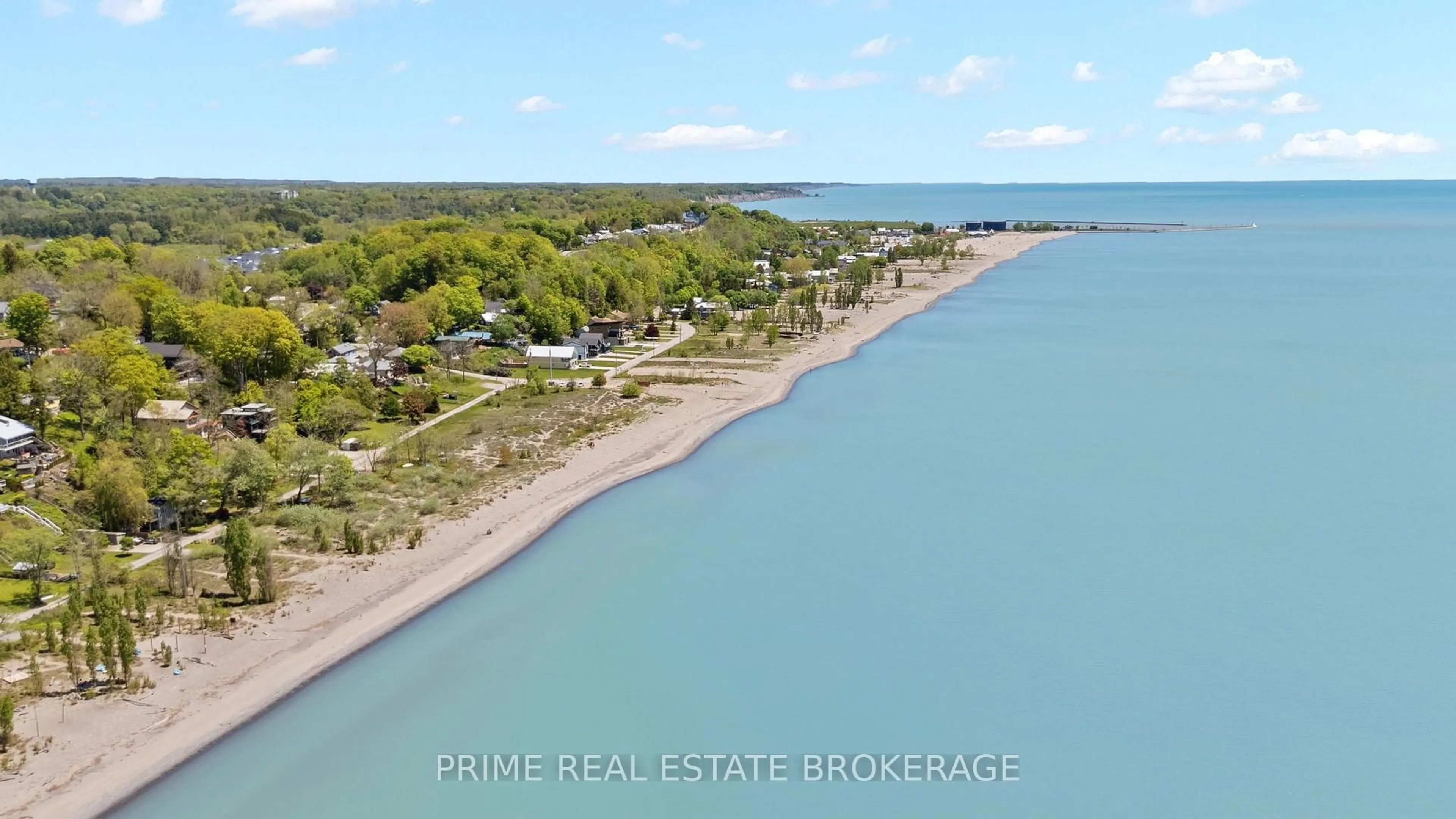 A pic from outside/outdoor area/front of a property/back of a property/a pic from drone, water/lake/river/ocean view for 533 George St, Central Elgin Ontario N5L 1H3