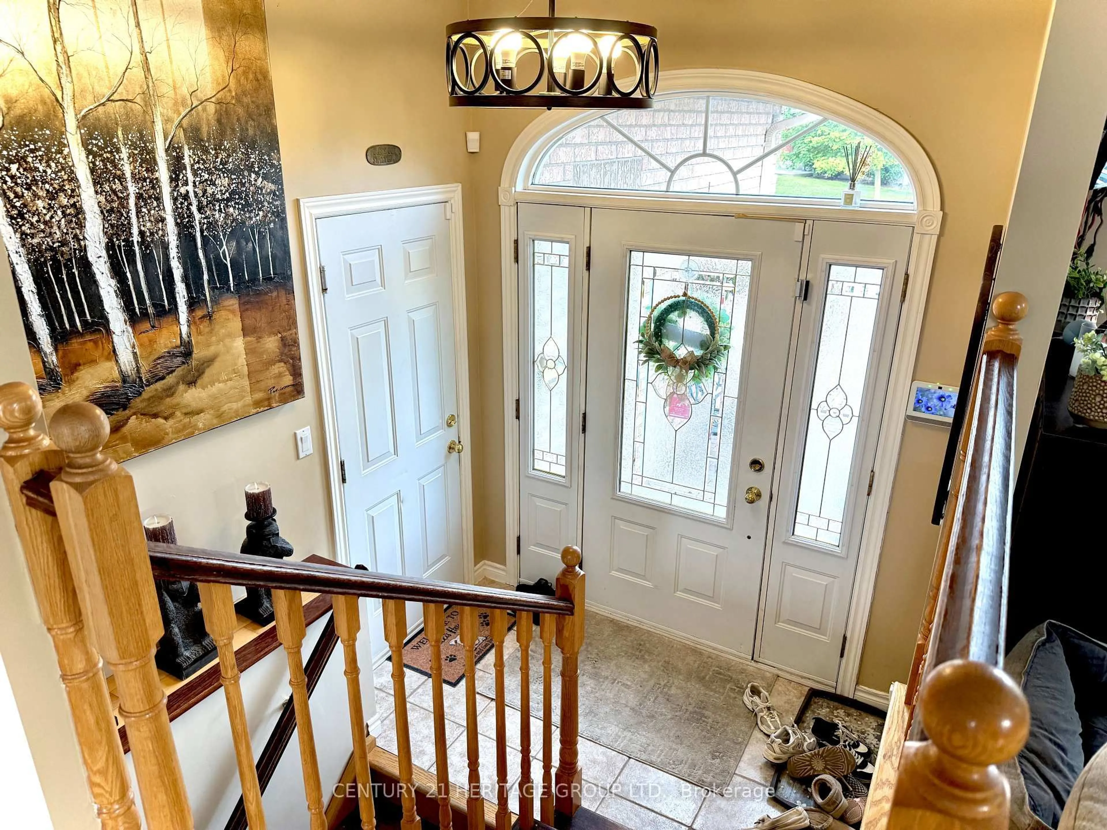 Indoor entryway for 16 Eakins Cres, Kawartha Lakes Ontario K9V 6H8