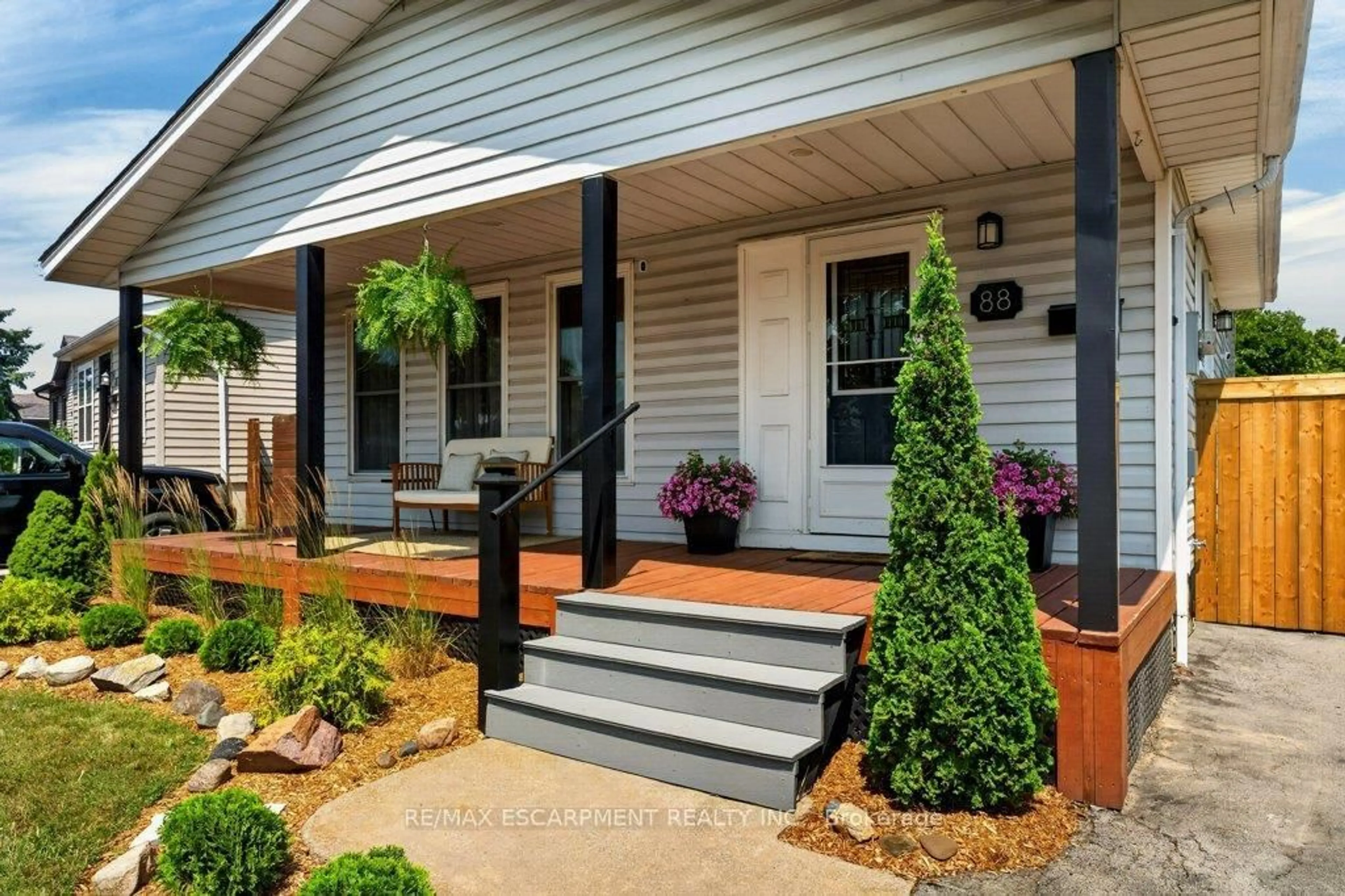 Unknown for 88 Commerford St, Thorold Ontario L2V 4R1