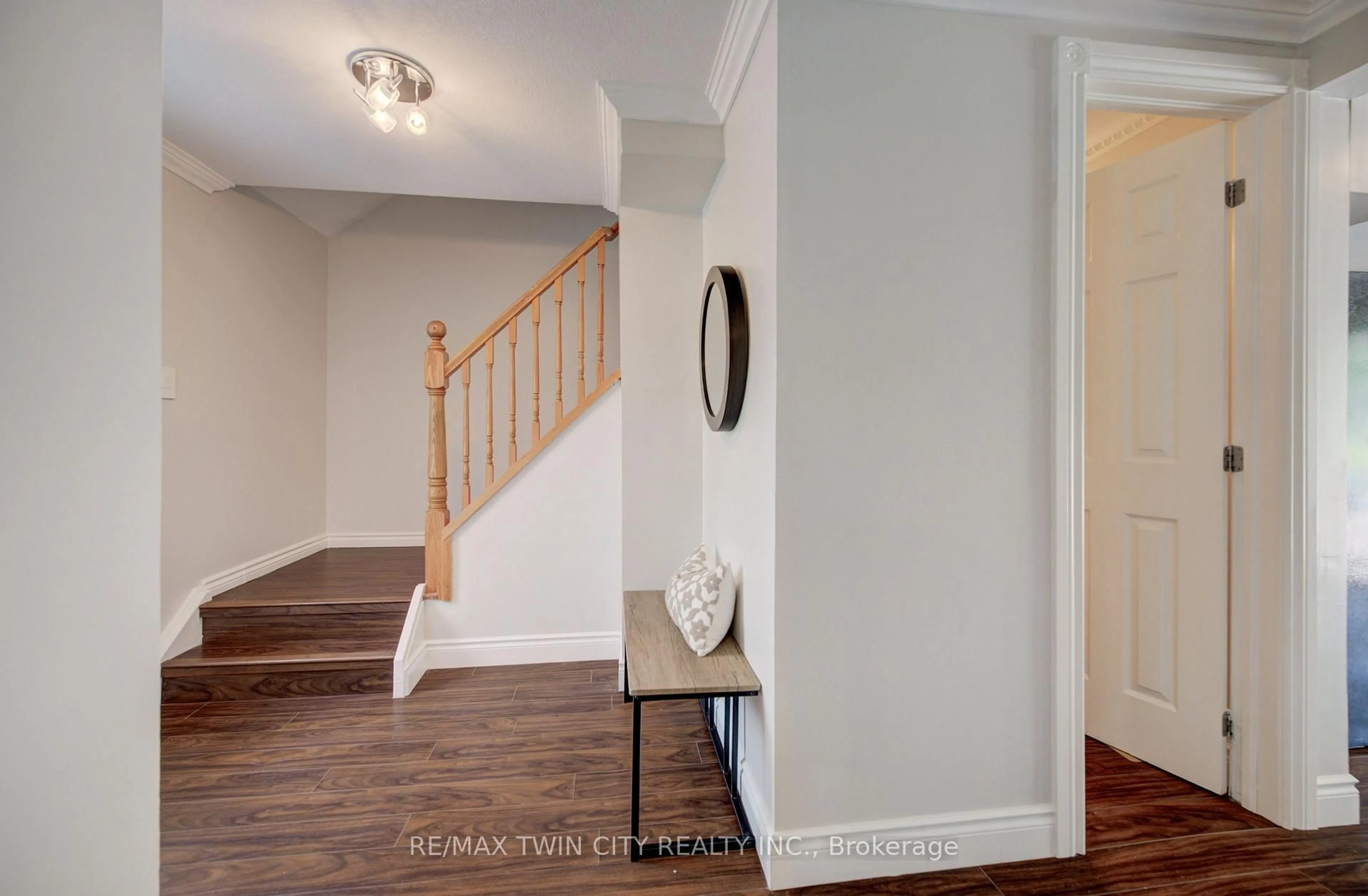 Indoor entryway for 292 Grand Ridge Dr, Cambridge Ontario N1S 4X1
