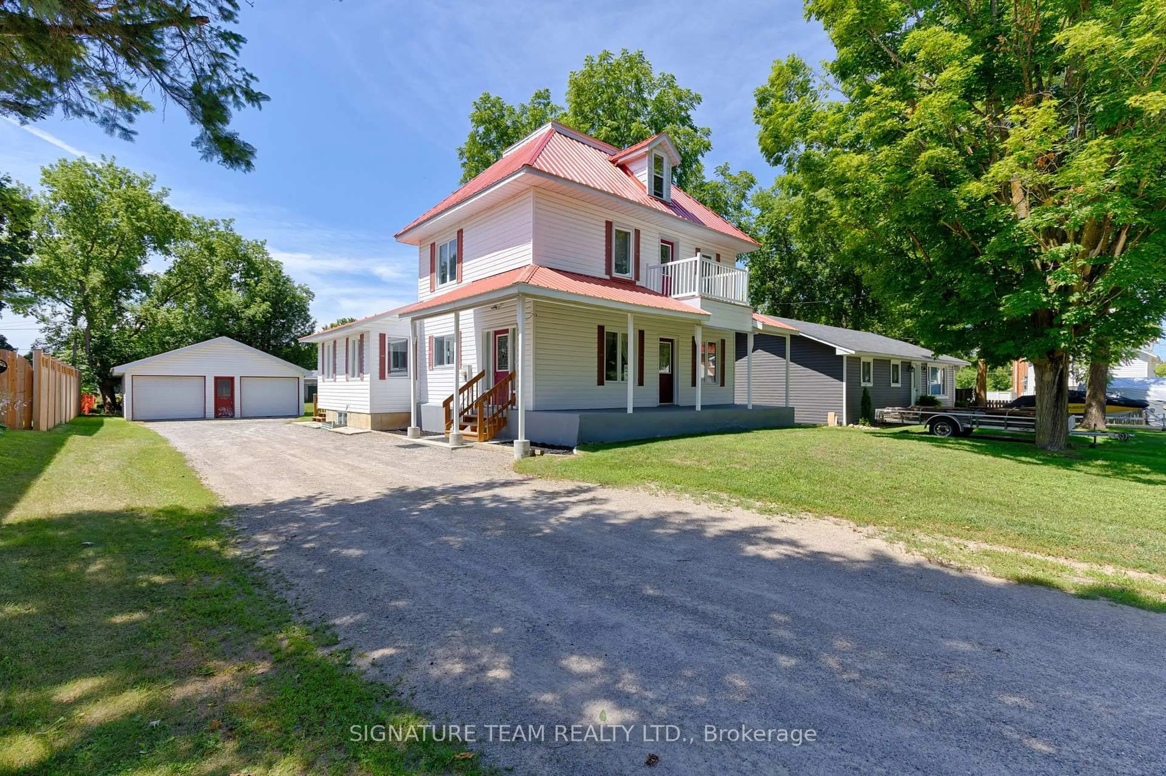 A pic from outside/outdoor area/front of a property/back of a property/a pic from drone, street for 21 Elliott St, Beachburg Ontario K0J 1C0
