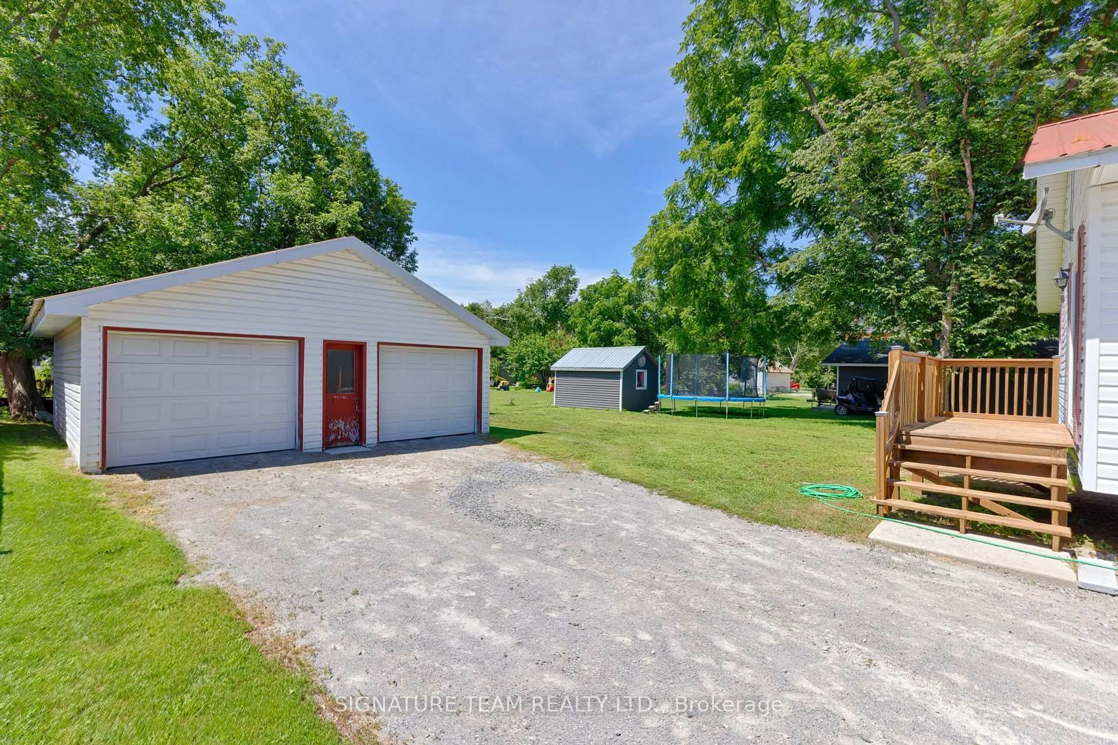 A pic from outside/outdoor area/front of a property/back of a property/a pic from drone, street for 21 Elliott St, Beachburg Ontario K0J 1C0