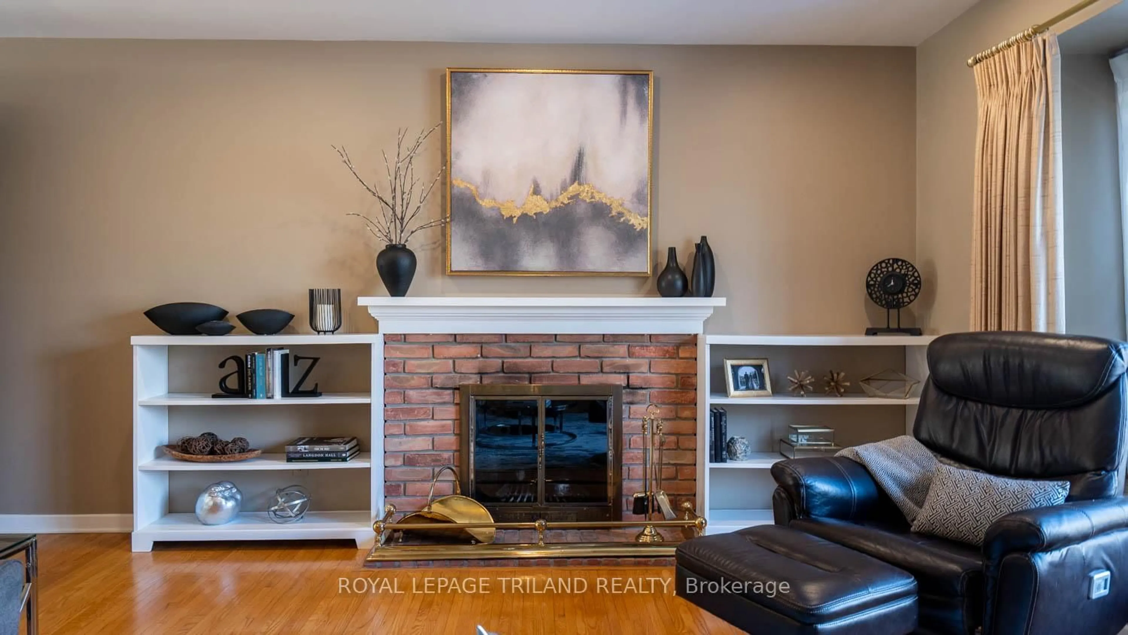 Living room with furniture, unknown for 7 Briarhill Pl, London East Ontario N5Y 1P7
