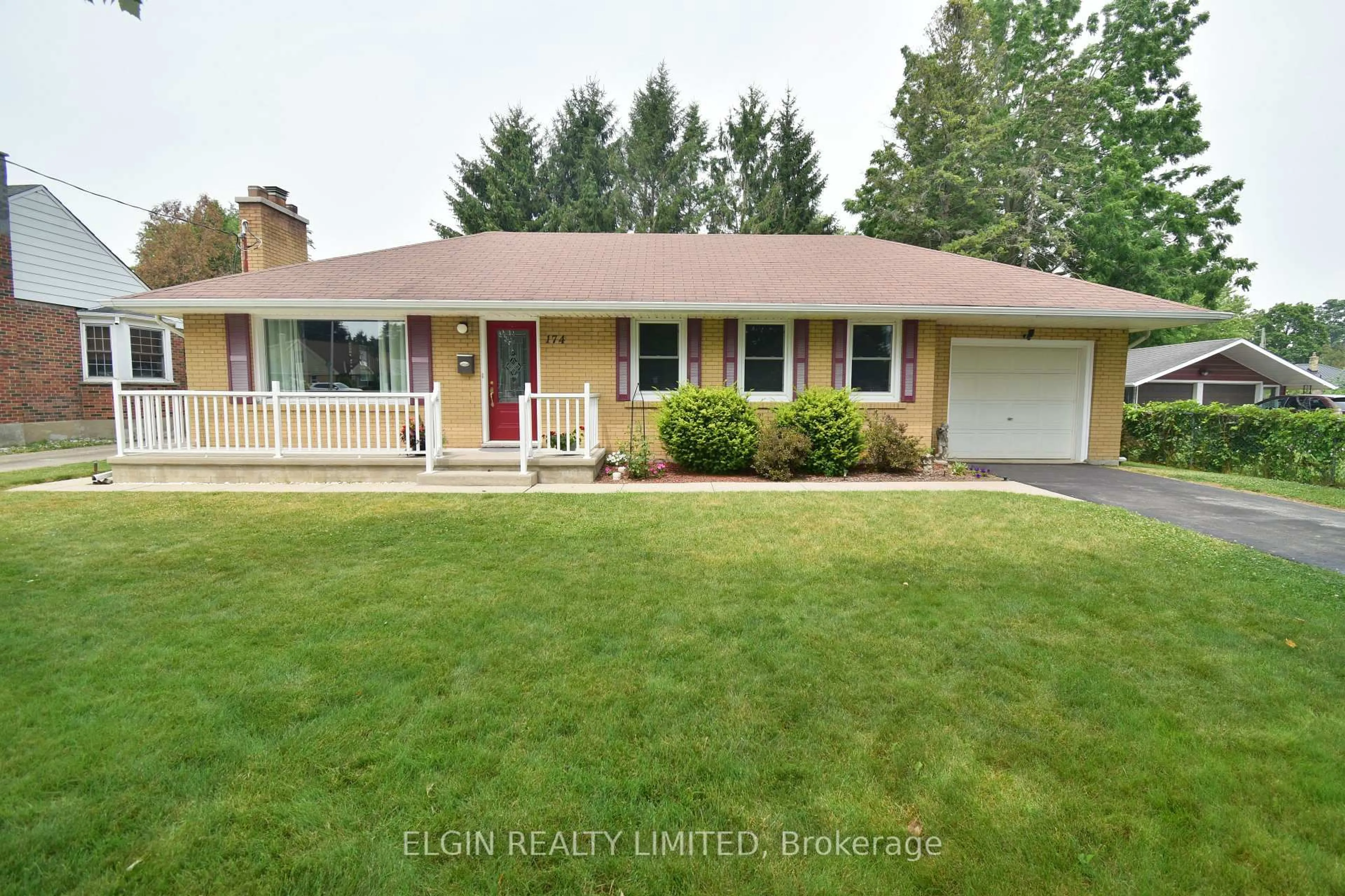 Home with vinyl exterior material, street for 174 Elm St, St. Thomas Ontario N5R 1J3