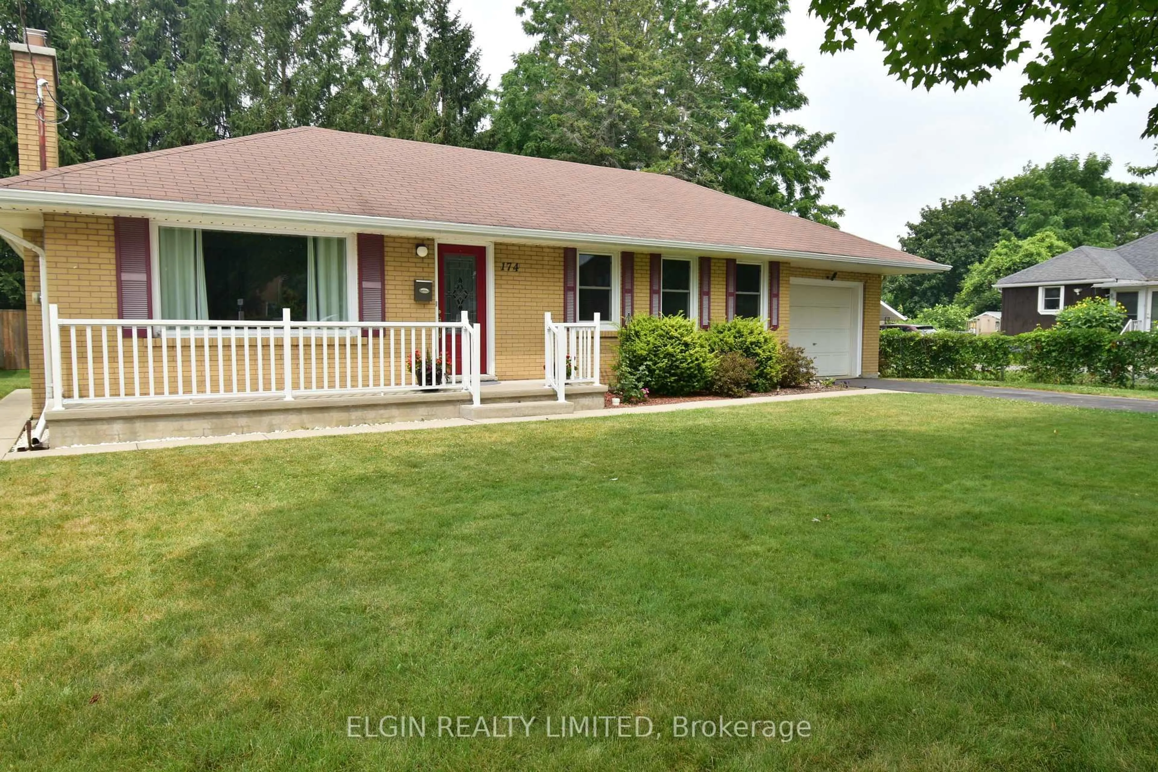 Home with vinyl exterior material, street for 174 Elm St, St. Thomas Ontario N5R 1J3