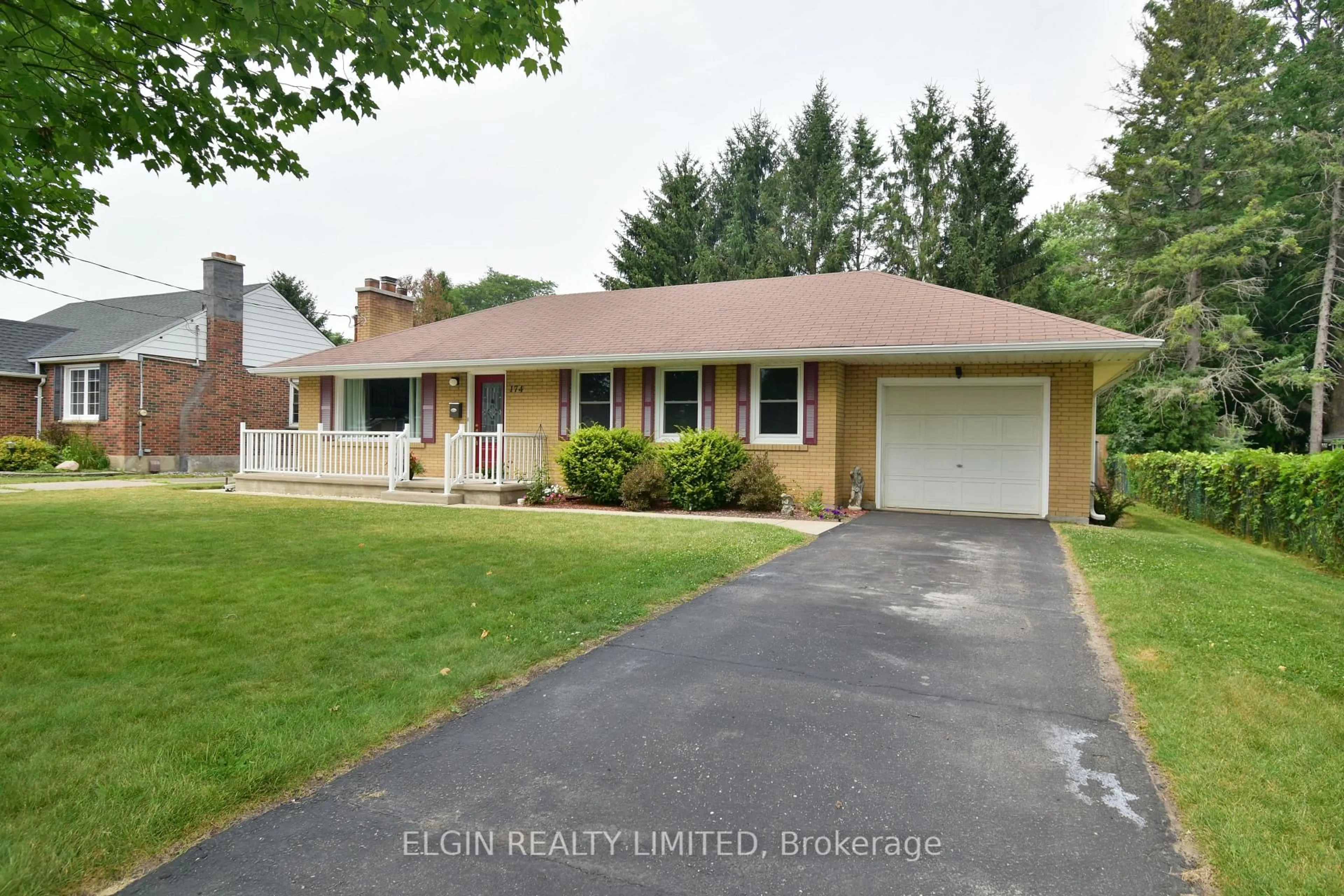Home with vinyl exterior material, street for 174 Elm St, St. Thomas Ontario N5R 1J3