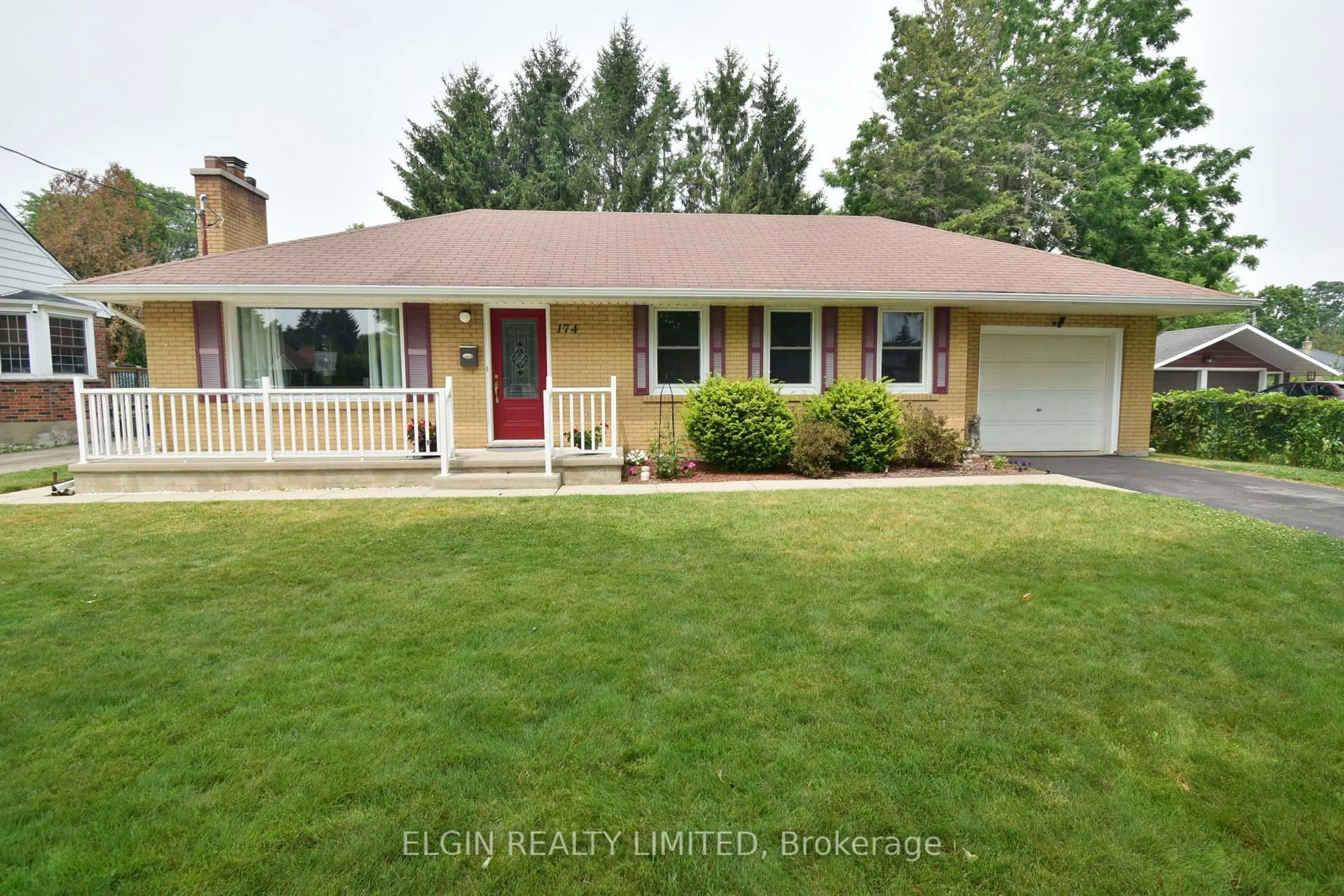 Home with vinyl exterior material, street for 174 Elm St, St. Thomas Ontario N5R 1J3