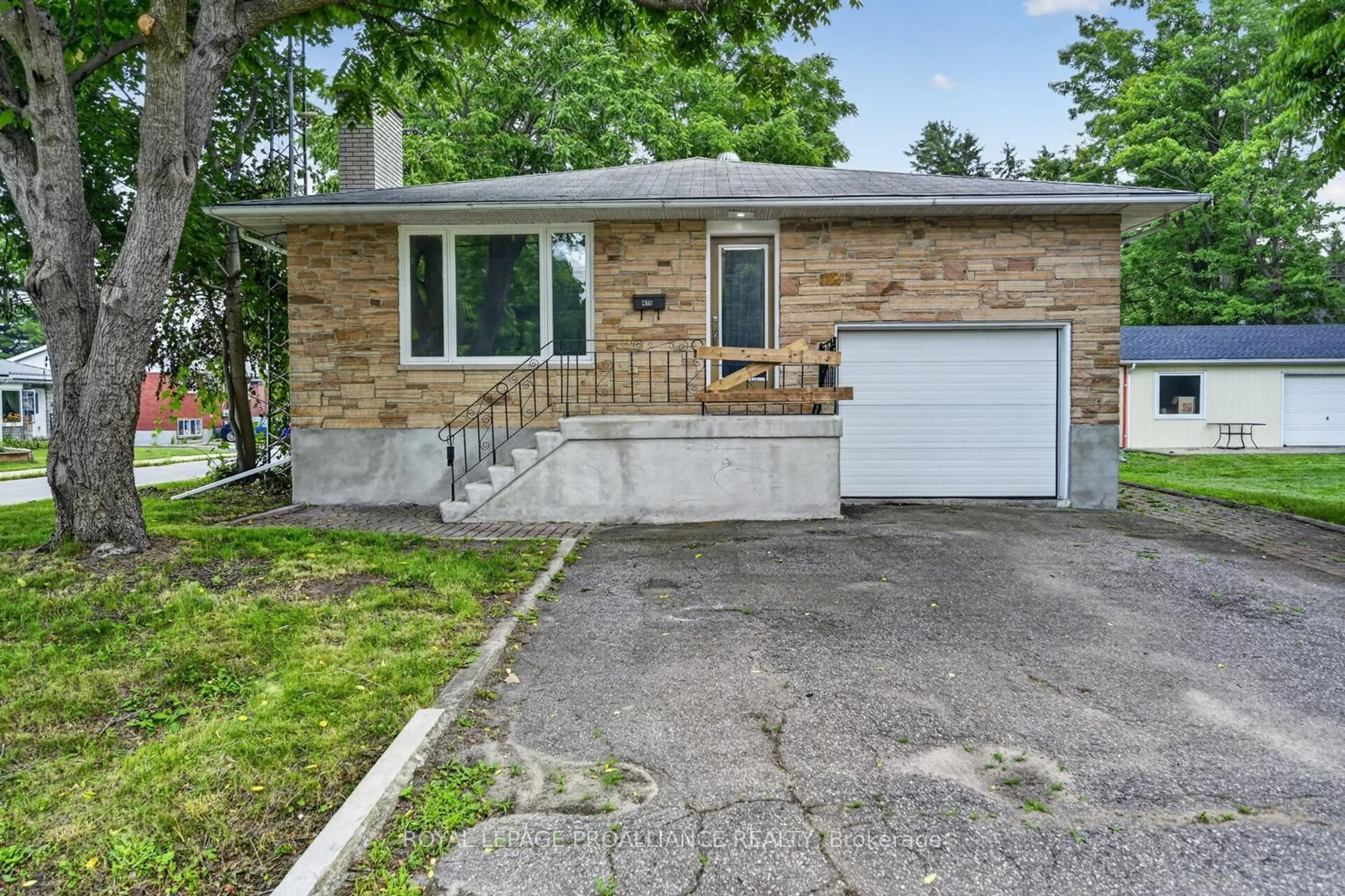 Unknown for 415 RAILWAY Ave, Prescott Ontario K0E 1T0