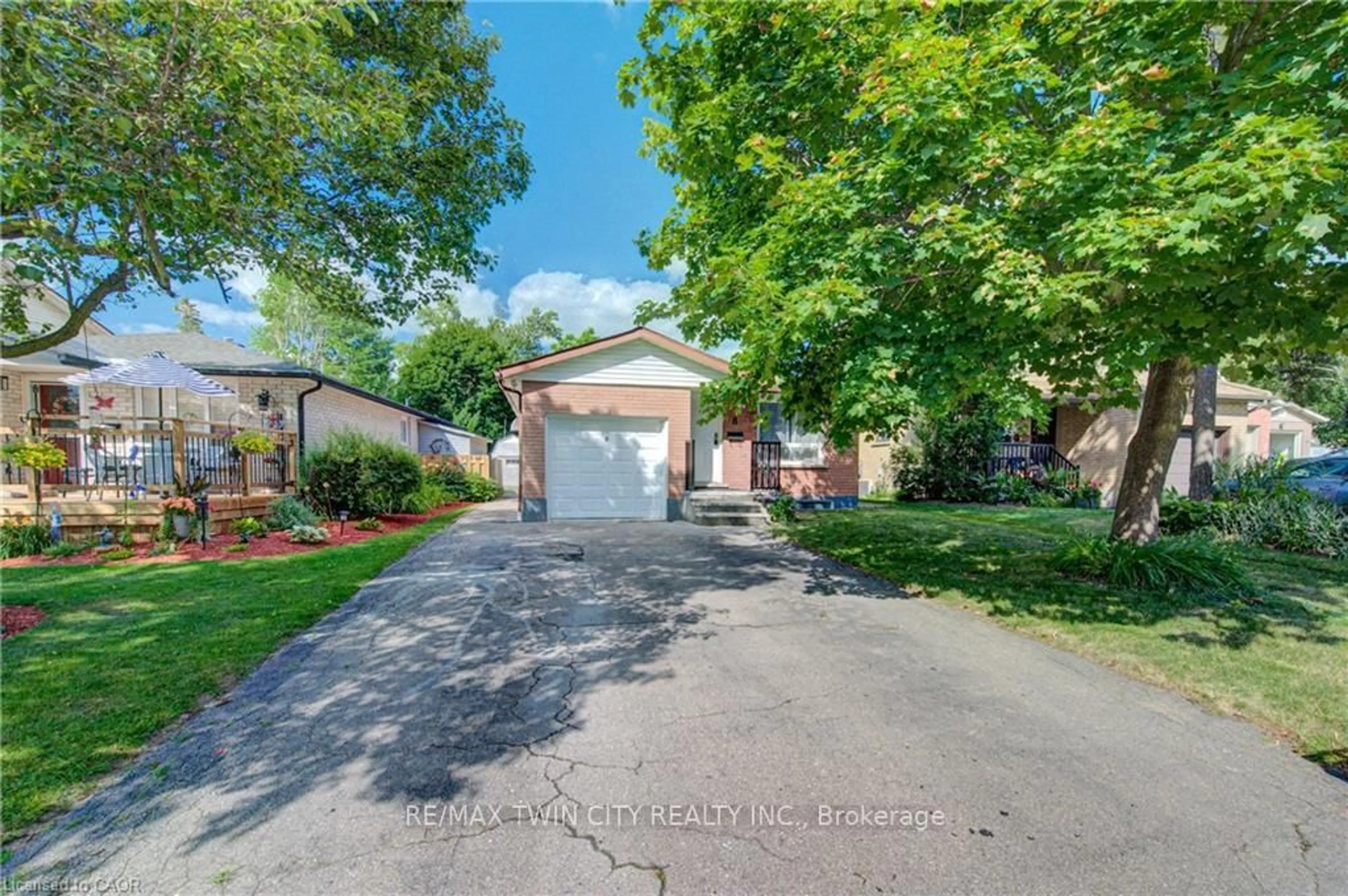 A pic from outside/outdoor area/front of a property/back of a property/a pic from drone, street for 8 Pamela Pl, Guelph Ontario N1H 8C9