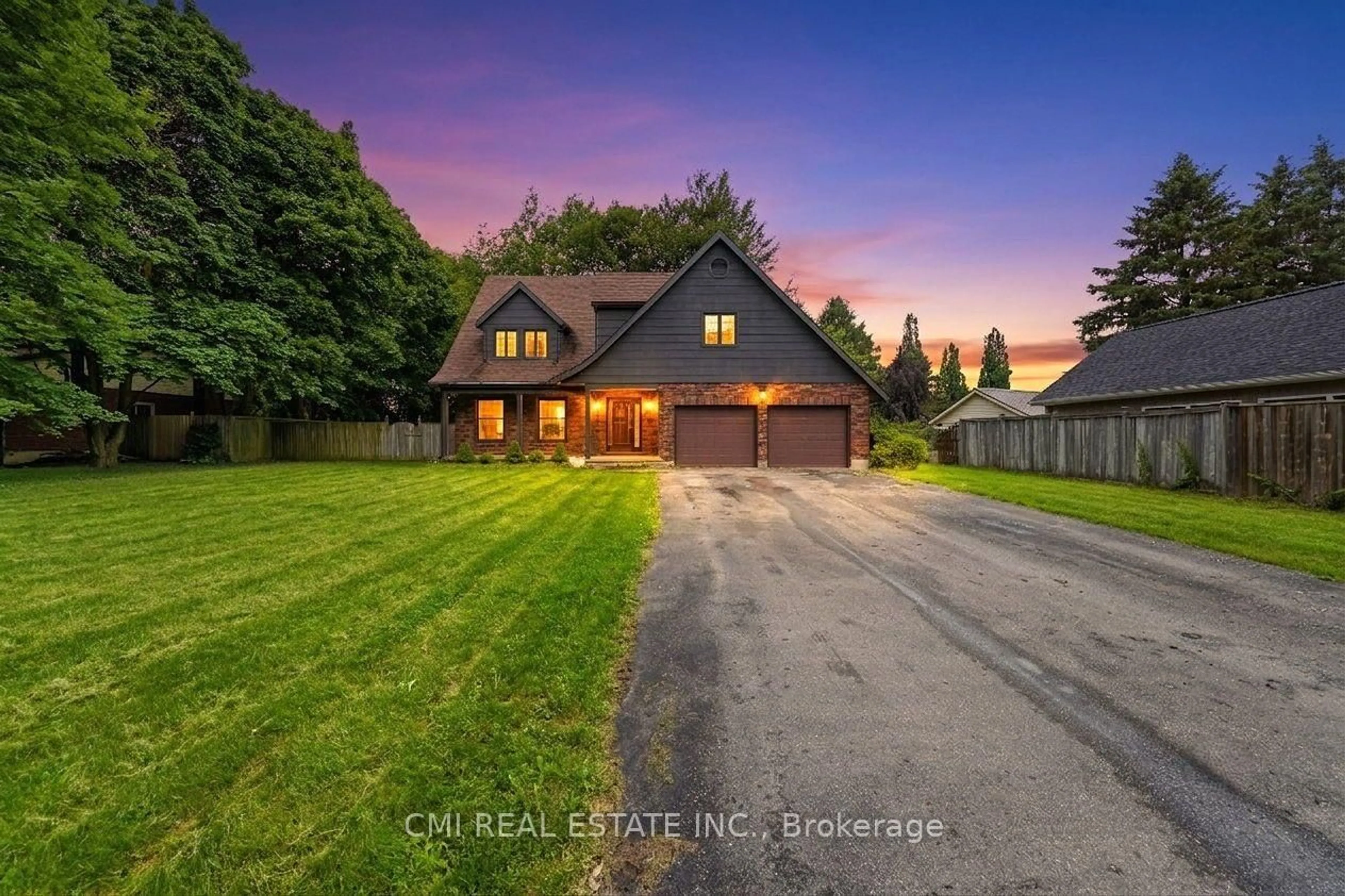 A pic from outside/outdoor area/front of a property/back of a property/a pic from drone, street for 6 John Pl, Waterloo Ontario N0B 2M1