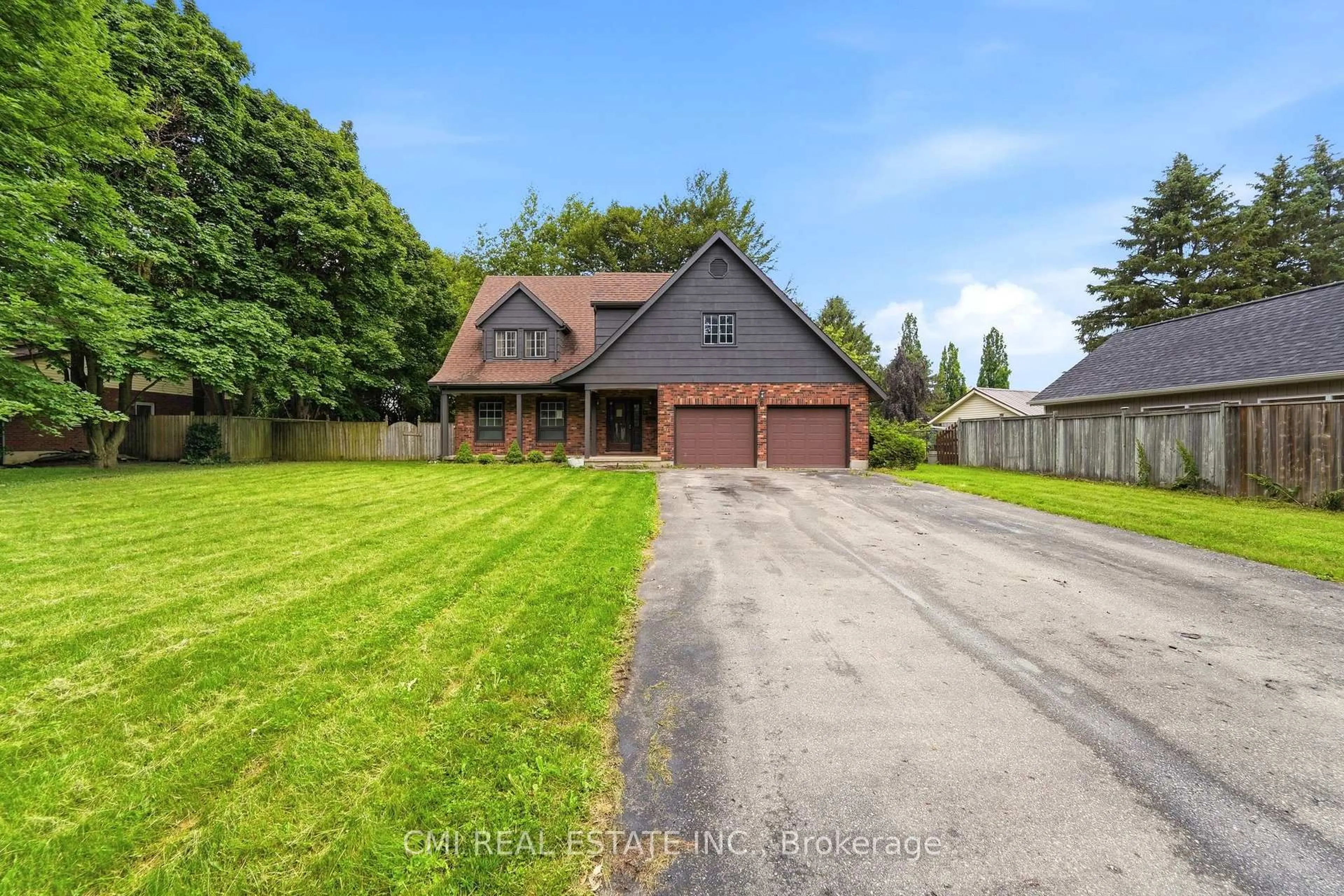 A pic from outside/outdoor area/front of a property/back of a property/a pic from drone, street for 6 John Pl, Waterloo Ontario N0B 2M1