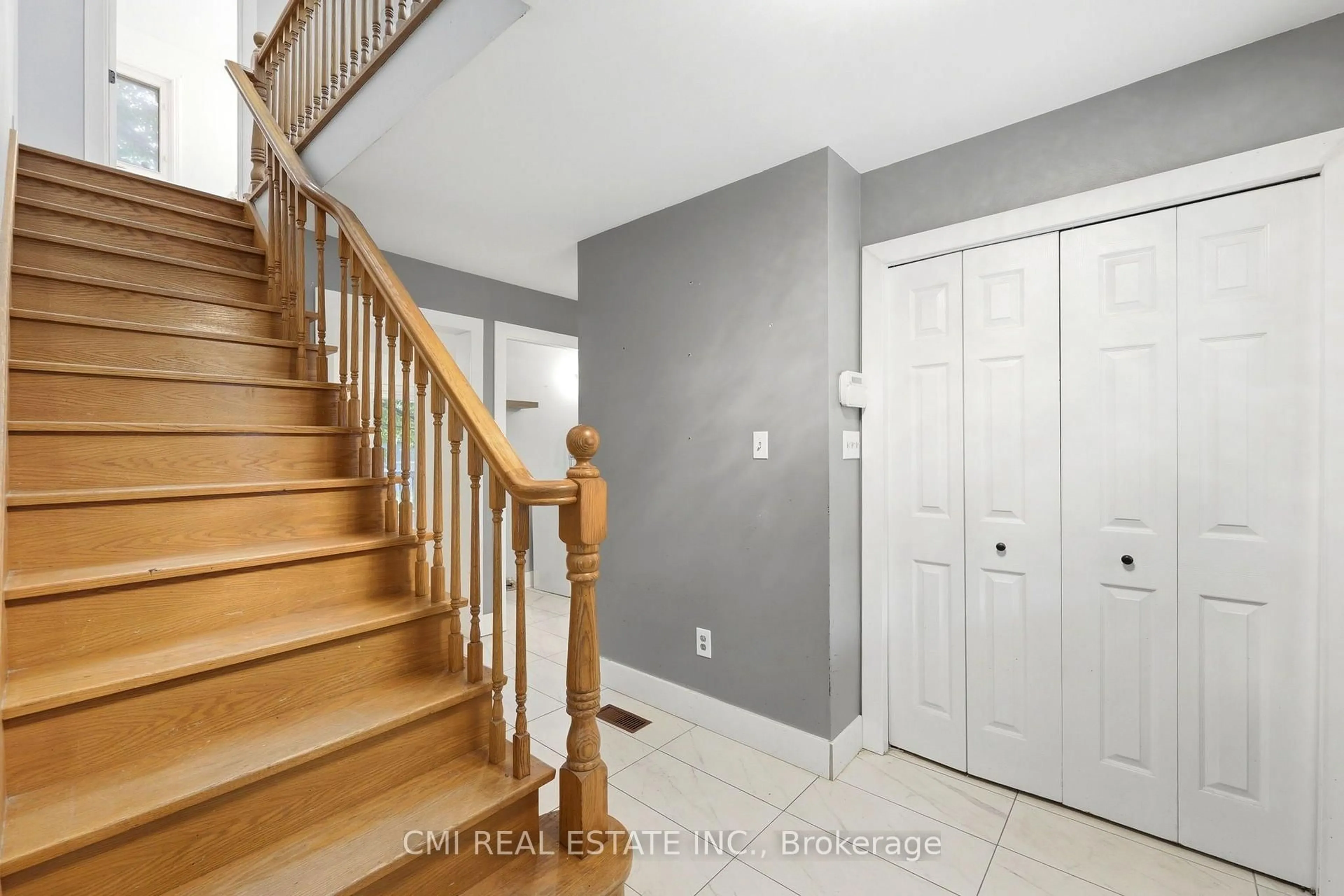 Indoor entryway for 6 John Pl, Waterloo Ontario N0B 2M1