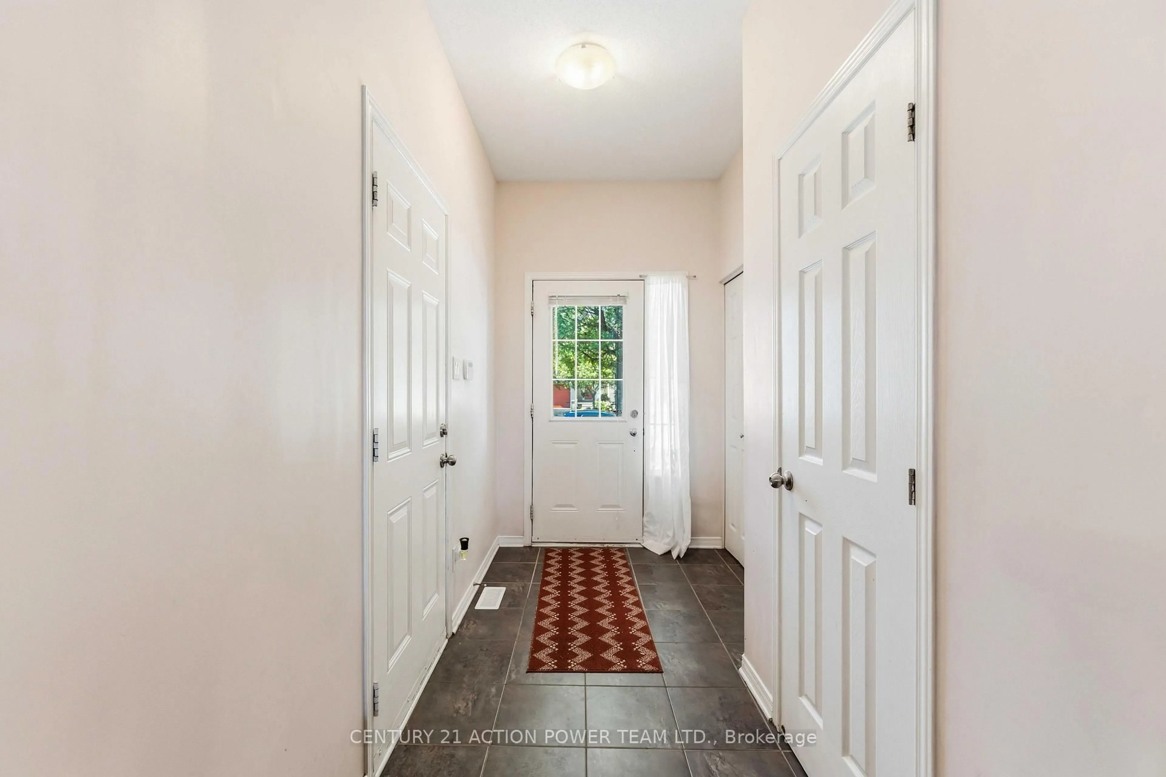 Indoor entryway for 1473 Demeter St, Ottawa Ontario K4A 5C7