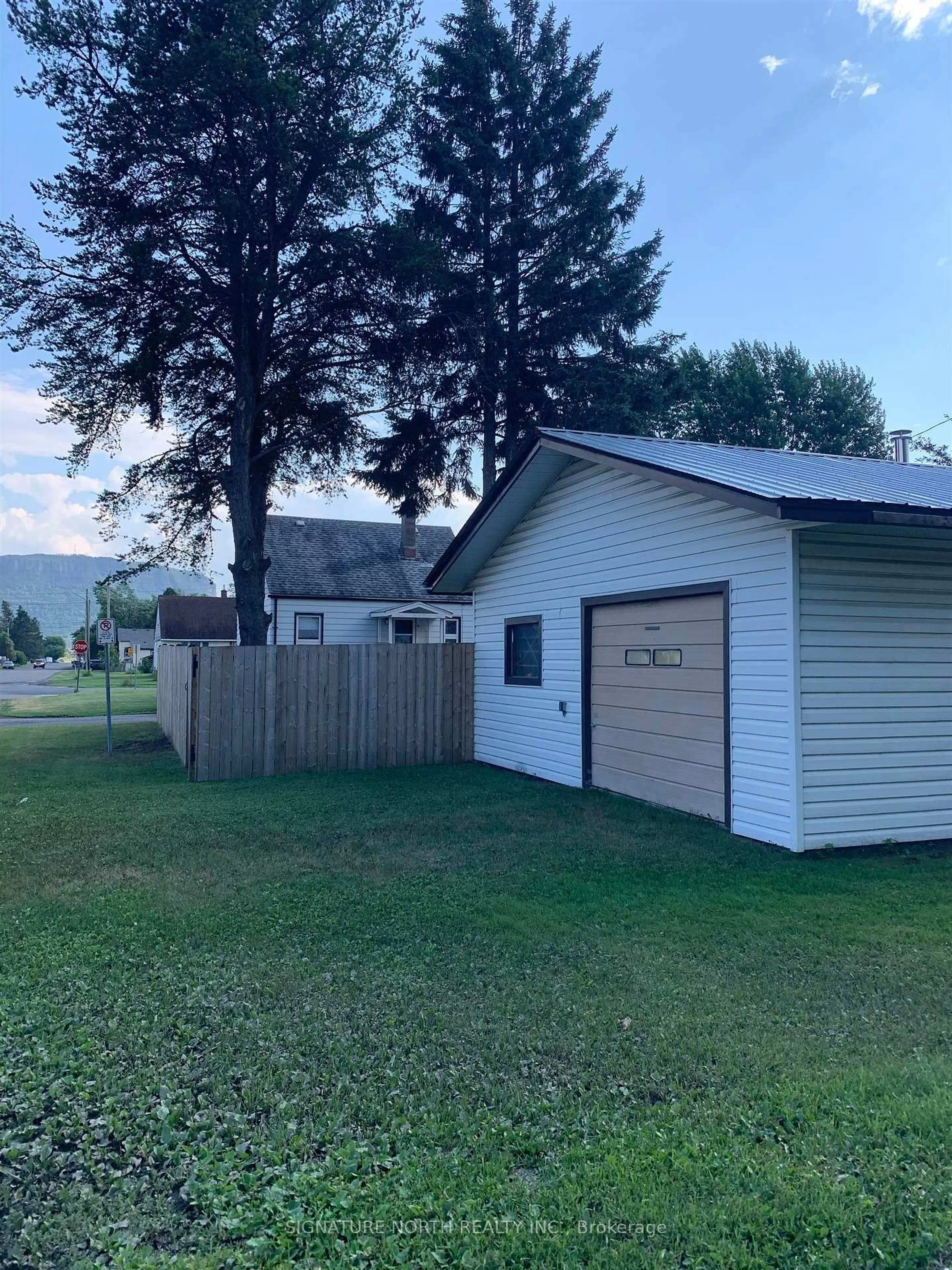 Shed for 401 Christina Street W, Thunder Bay Ontario P7E 4P9