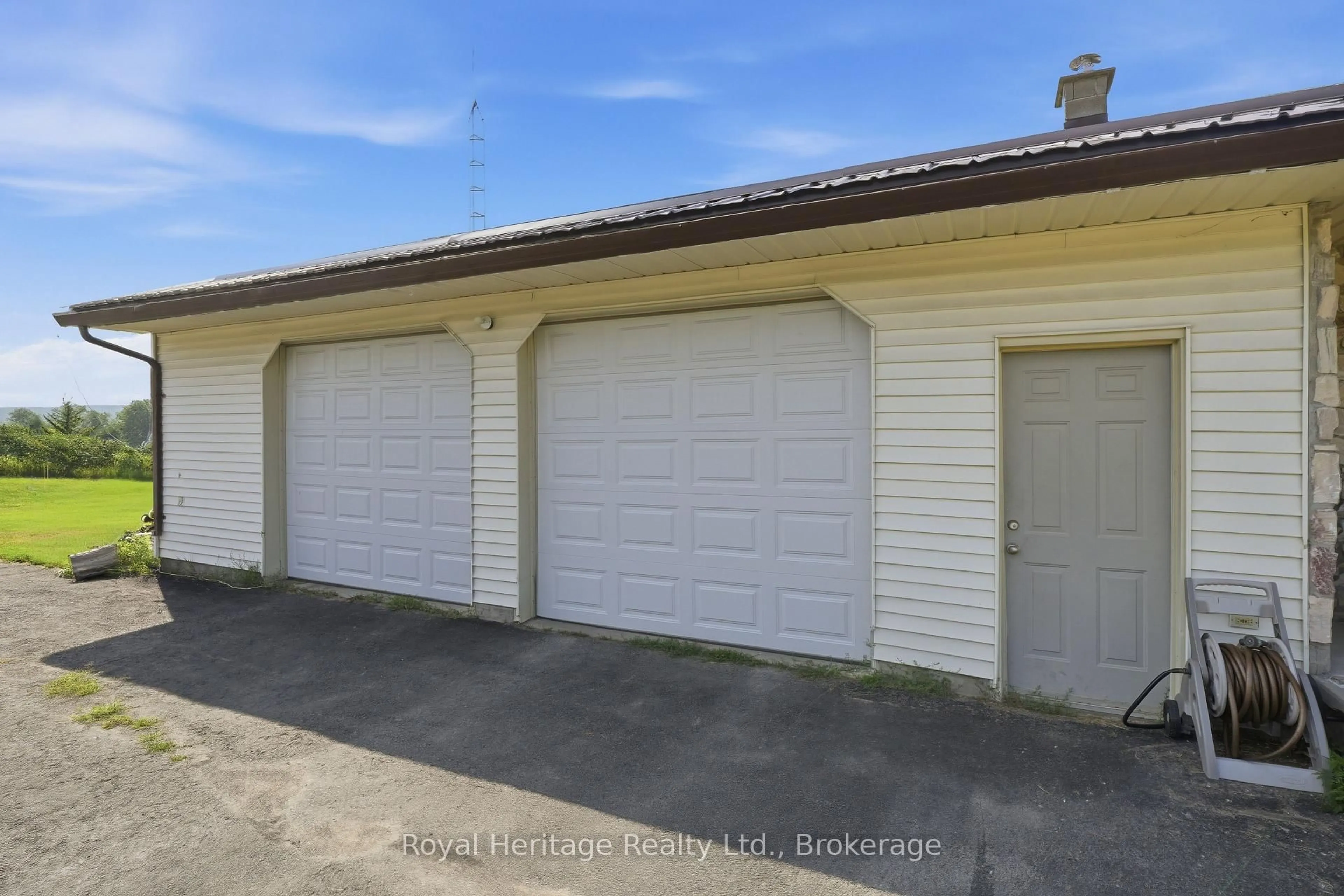 Indoor garage for 967 Frankford-Stirling Rd, Hastings Ontario K0K 2C0