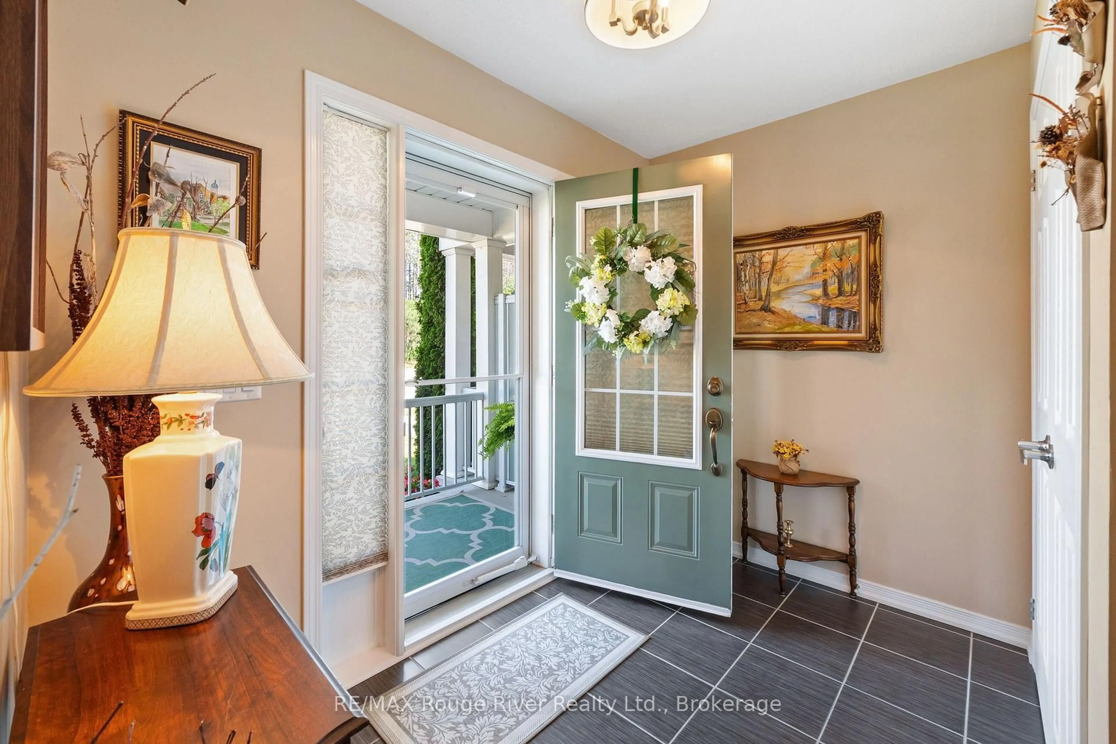 Indoor entryway for 881 Kerr St, Cobourg Ontario K9A 1N6
