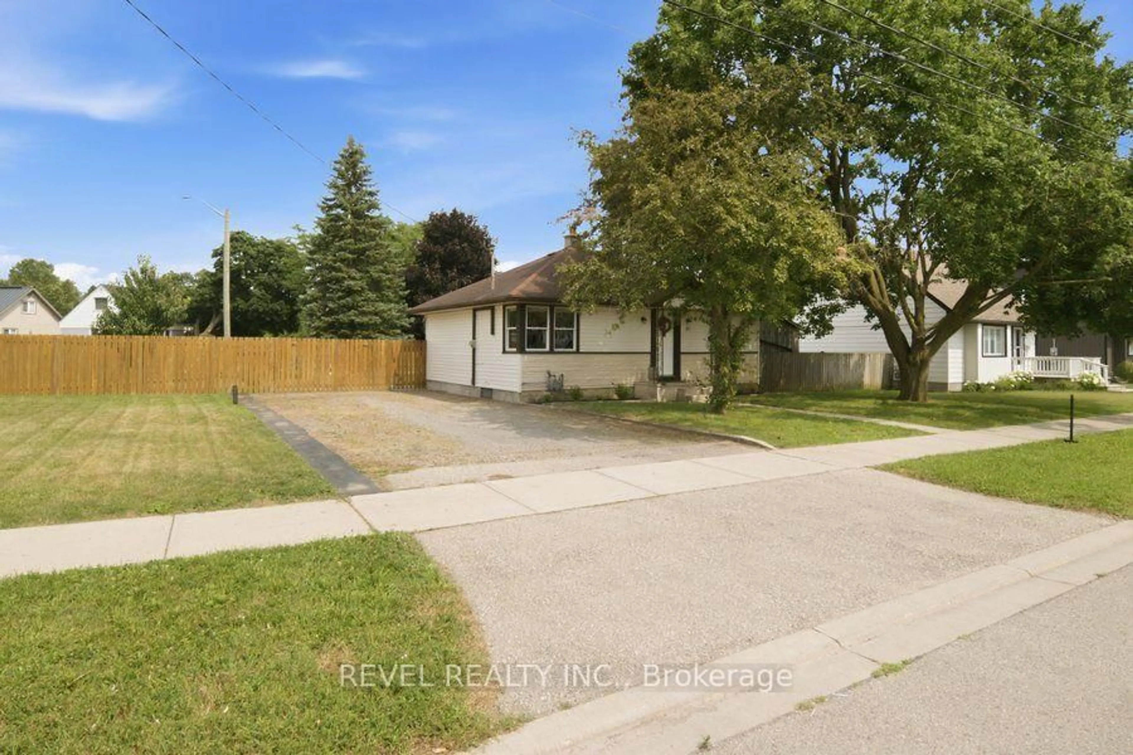 Unknown for 27 Frank St, Brantford Ontario N3T 5C8