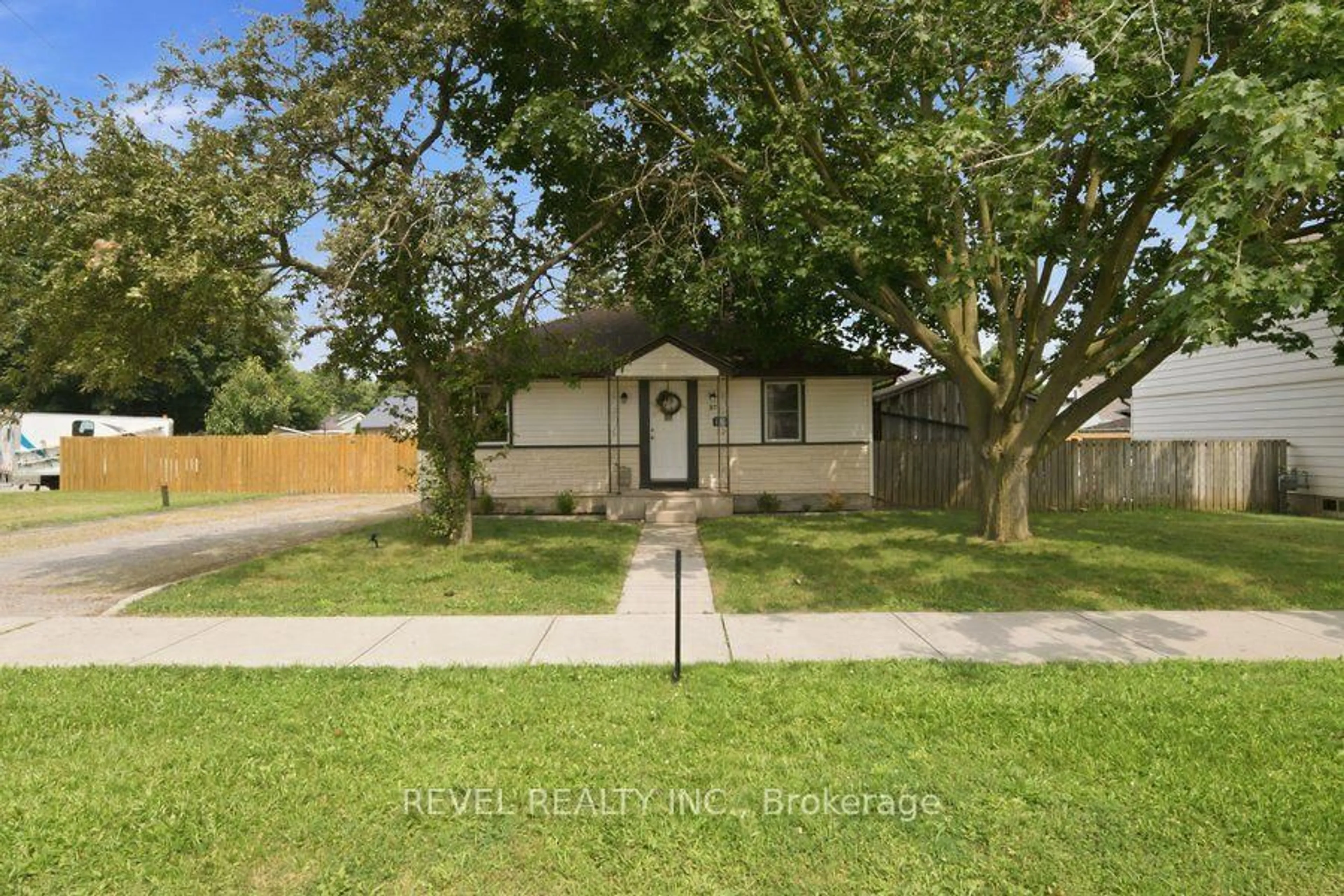 Unknown for 27 Frank St, Brantford Ontario N3T 5C8