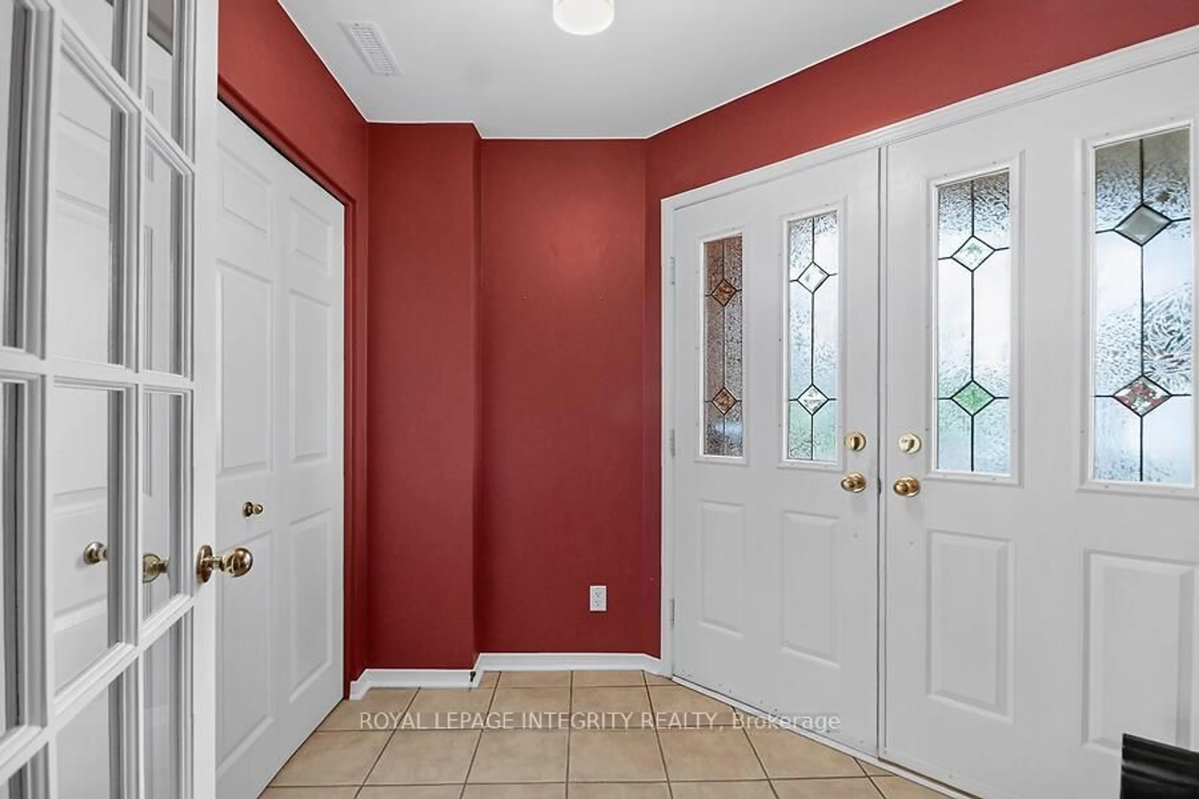 Indoor entryway for 76 Saddlehorn Cres, Ottawa Ontario K2M 2B1