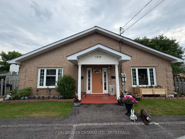 1211A-1211B Notre Dame St, Cornwall 4