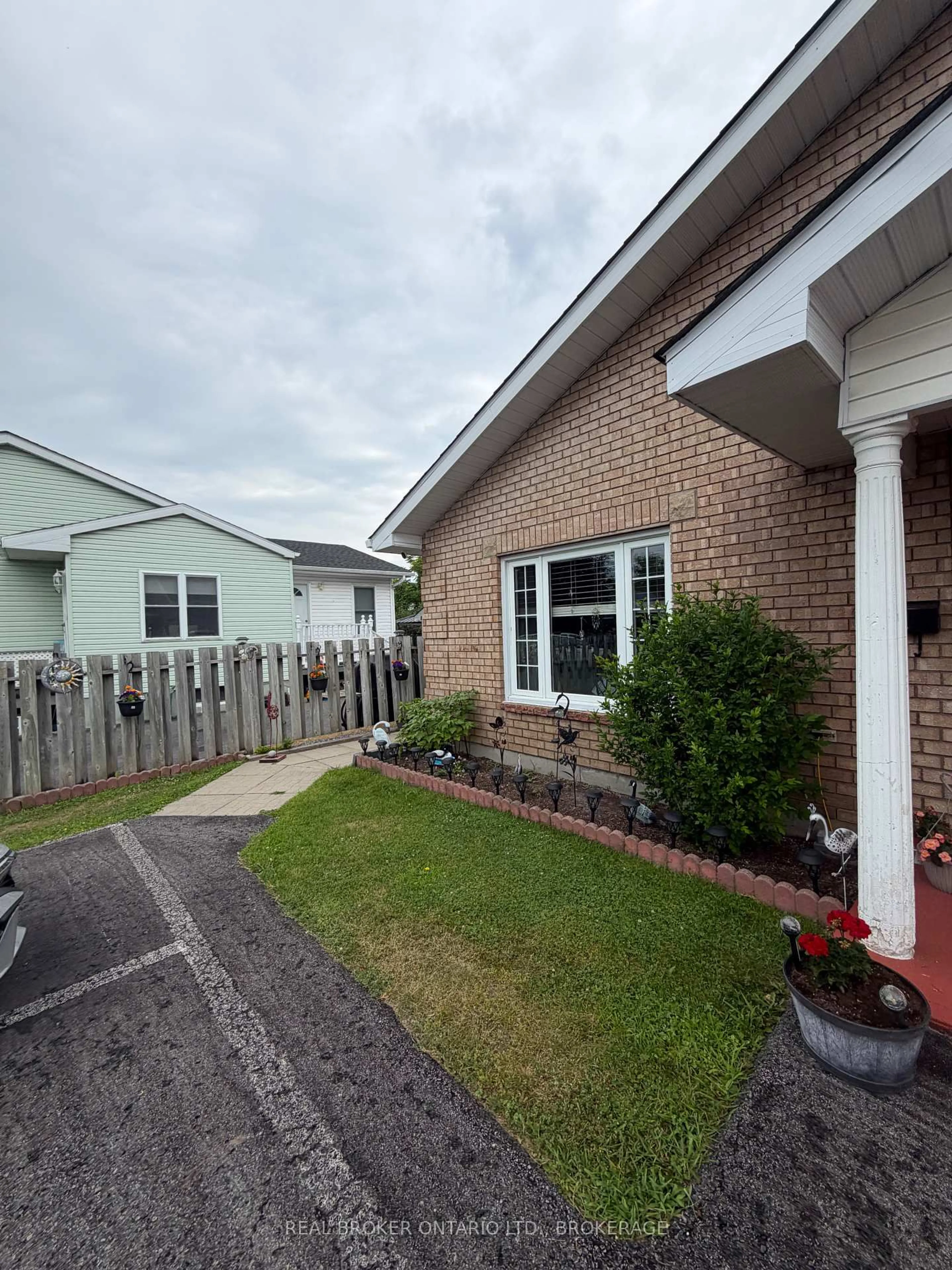 A pic from outside/outdoor area/front of a property/back of a property/a pic from drone, street for 1211A-1211B Notre Dame St, Cornwall Ontario K6J 4Y7