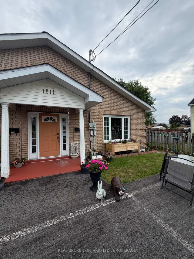 1211A-1211B Notre Dame St, Cornwall 2