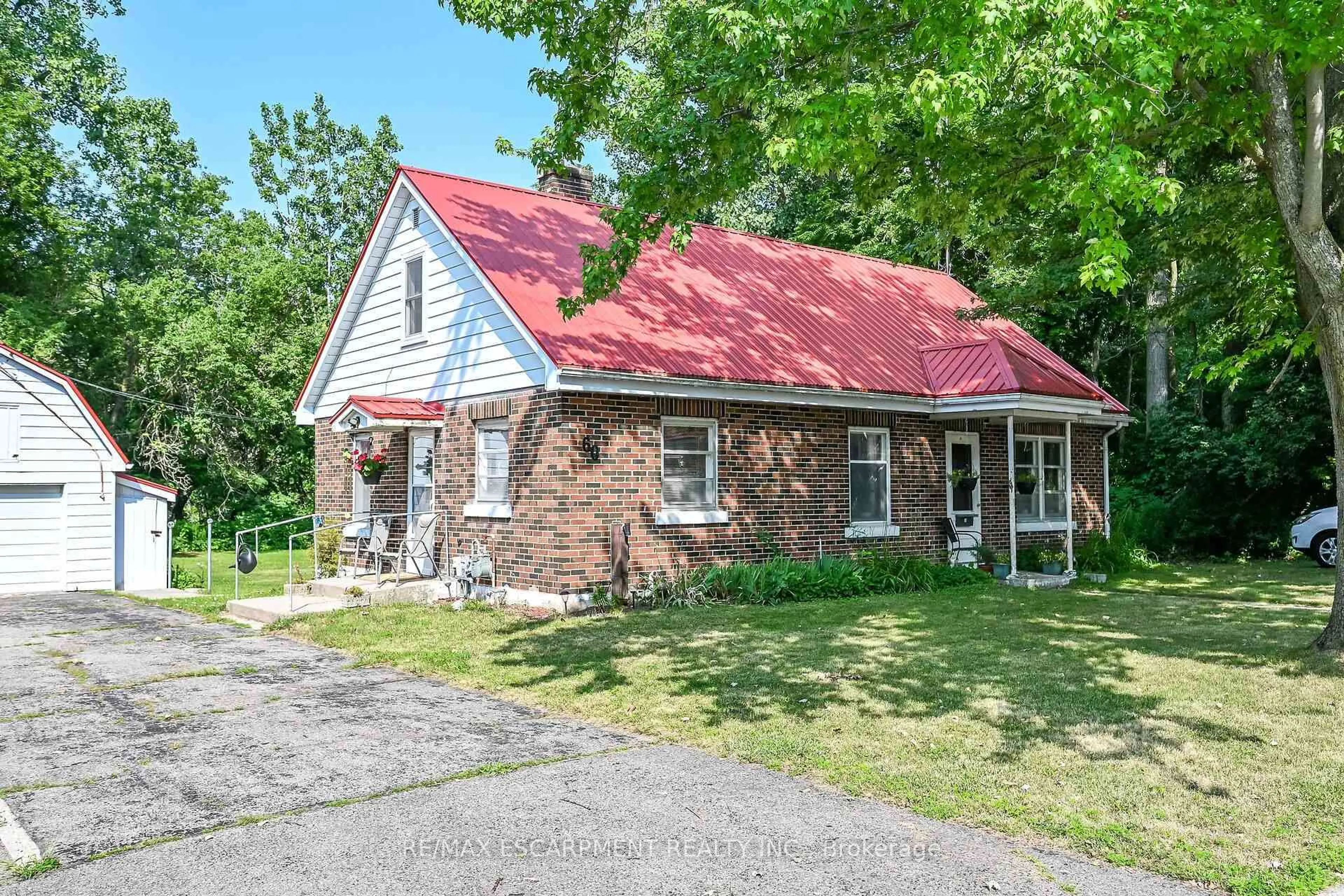 A pic from outside/outdoor area/front of a property/back of a property/a pic from drone, street for 60 LOCKS Rd, Brantford Ontario N3S 6Y9